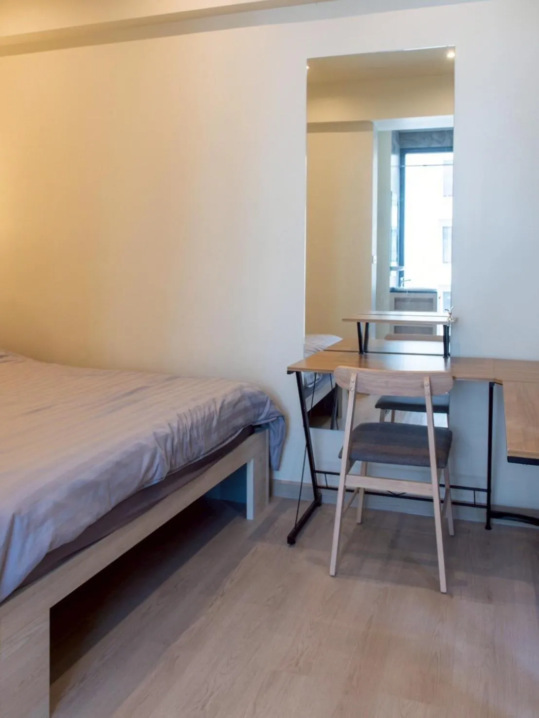 Photo of the whole room, Bed in Shizuka House - 500 m walk to BTS Phrom Phong