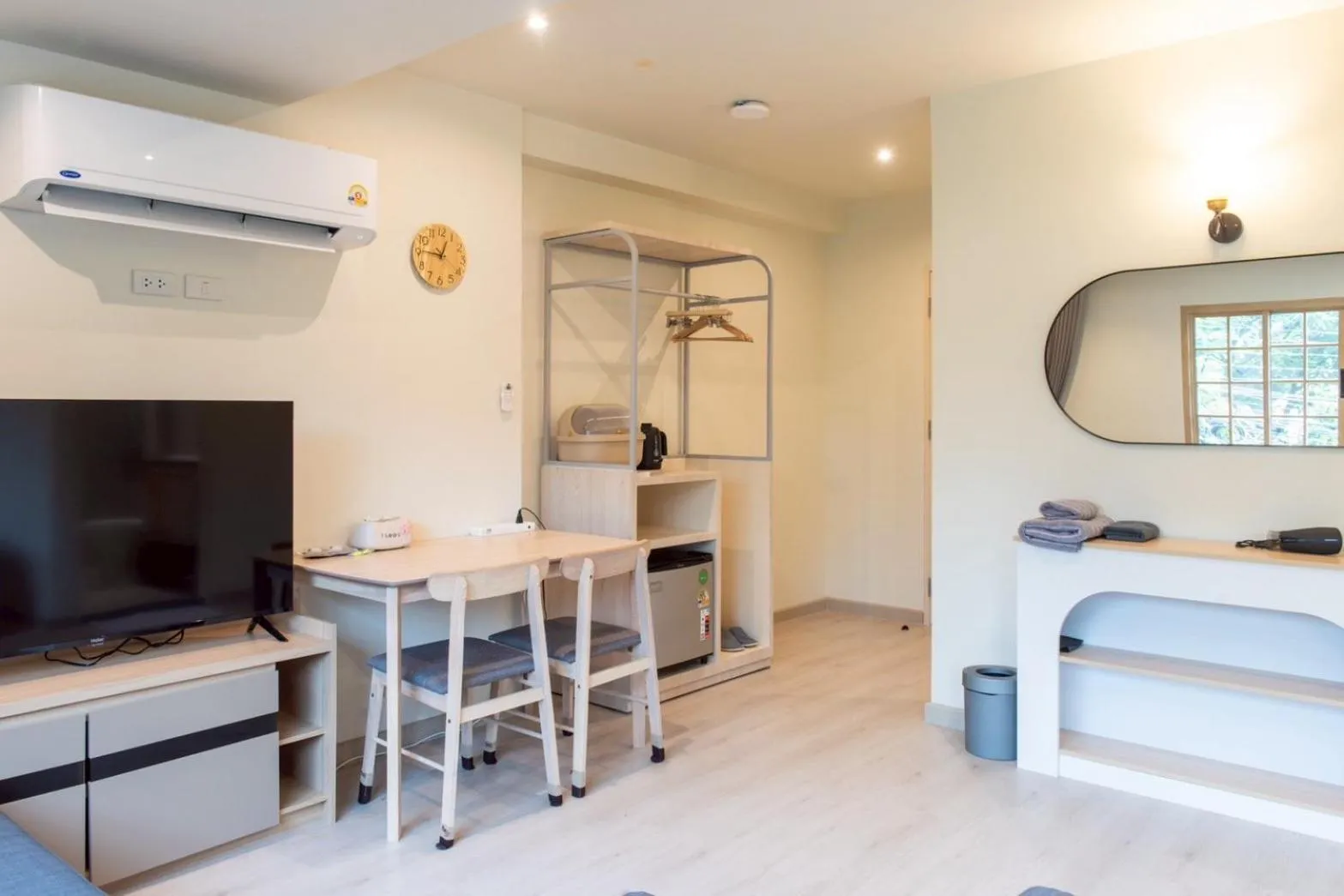 Photo of the whole room in Shizuka House - 500 m walk to BTS Phrom Phong