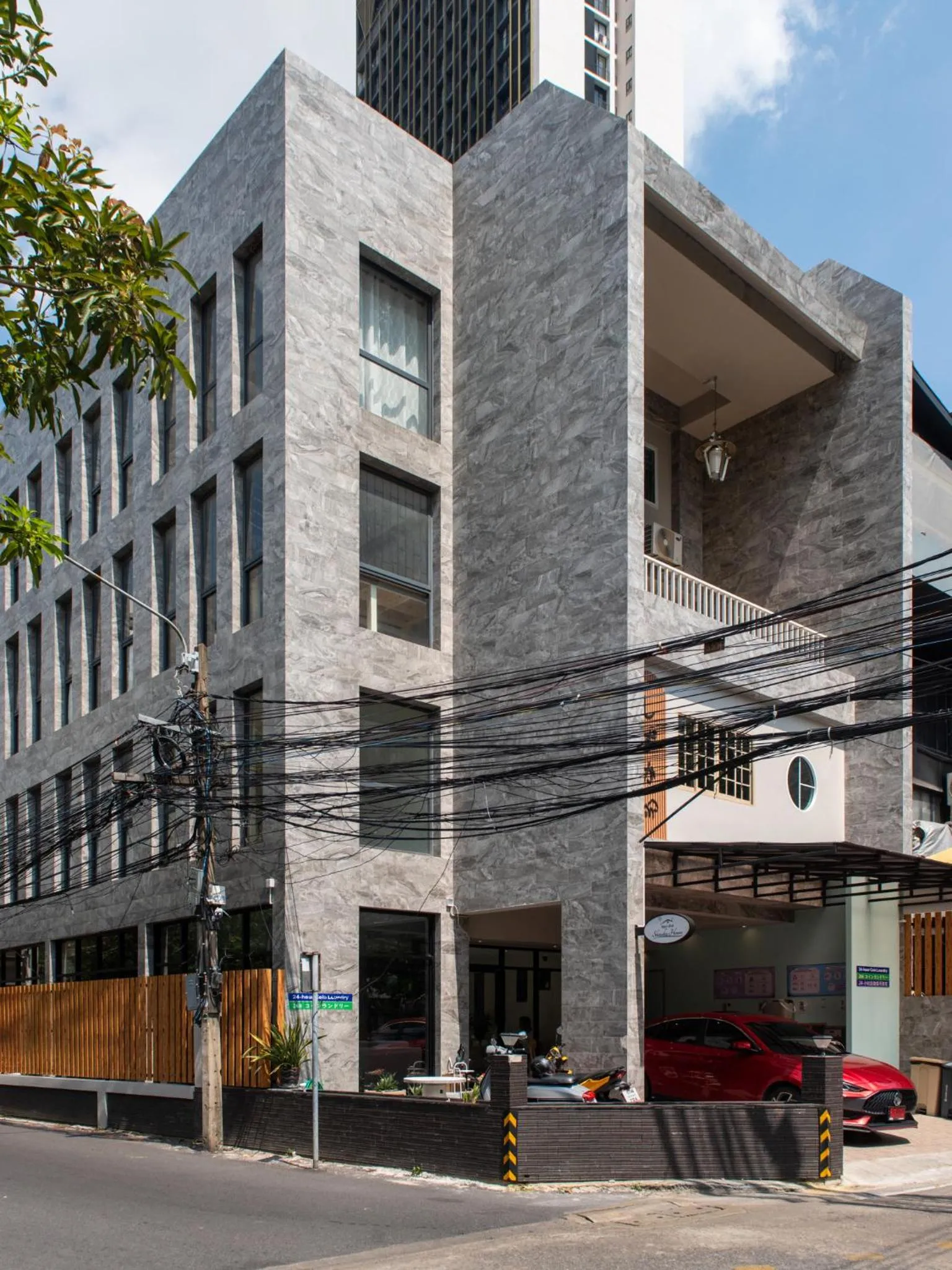 Property building in Shizuka House - 500 m walk to BTS Phrom Phong