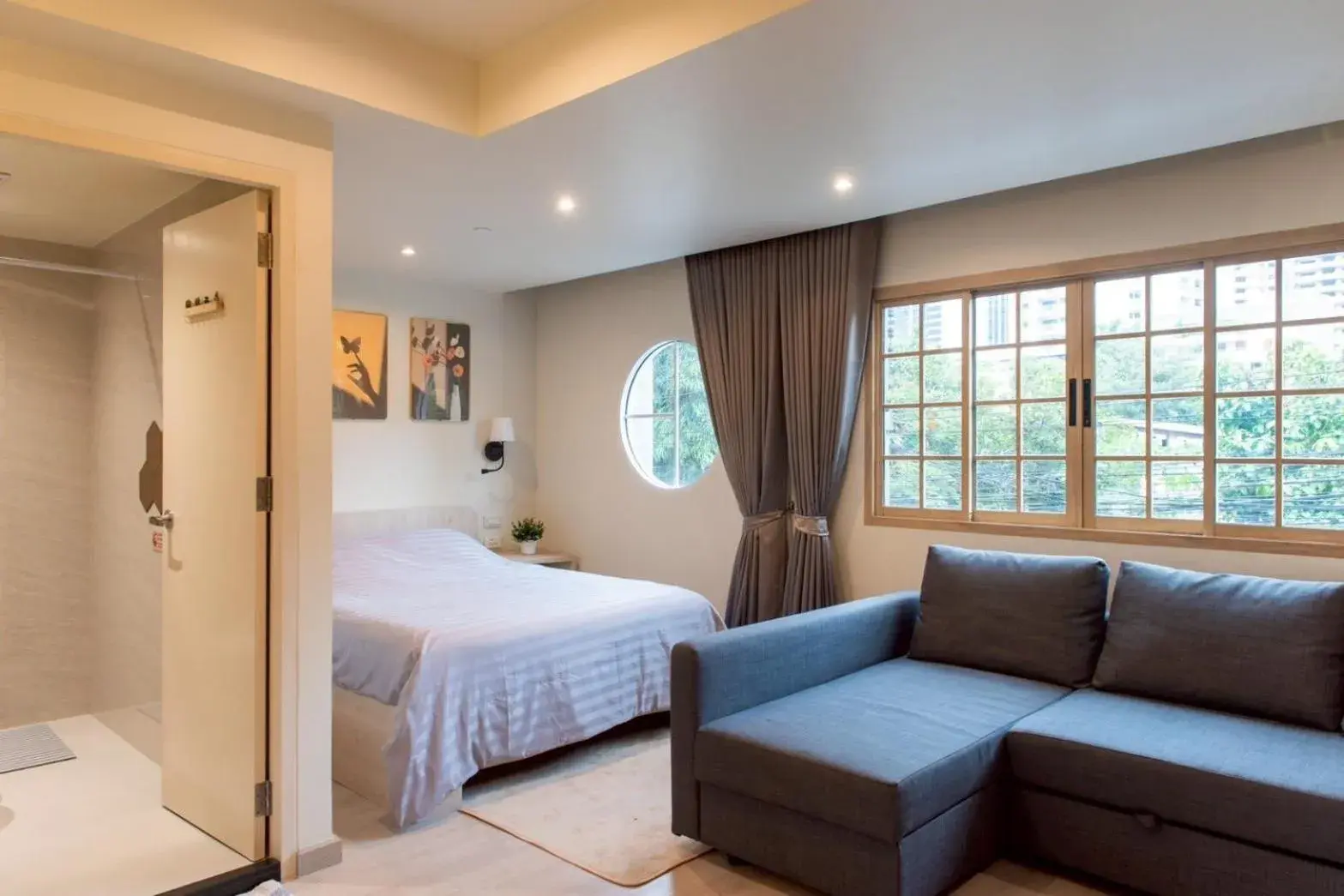 Family Double Room in Shizuka House - 500 m walk to BTS Phrom Phong Family Double Room in Shizuka House - 500 m walk to BTS Phrom Phong