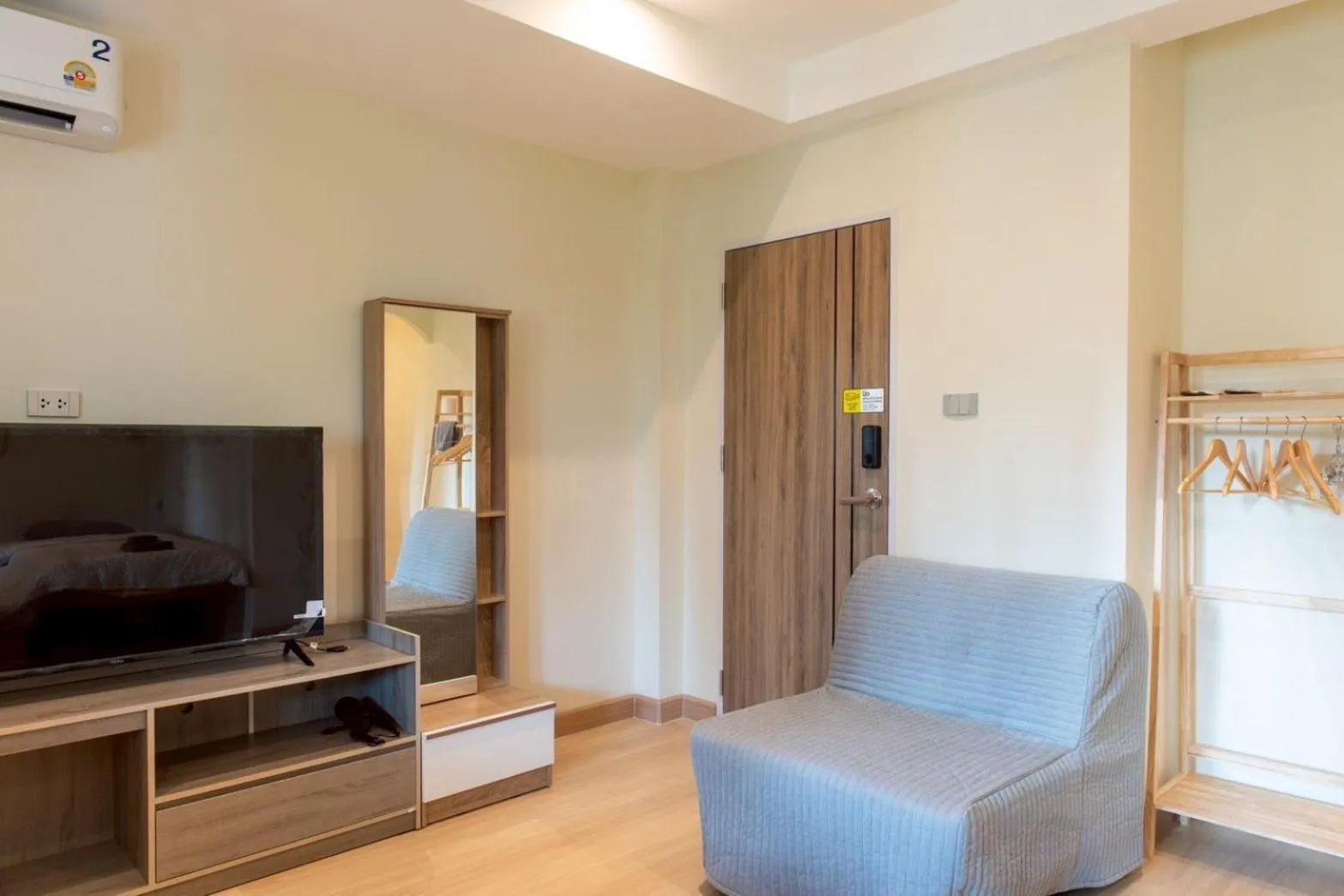 TV and multimedia in Shizuka House - 500 m walk to BTS Phrom Phong