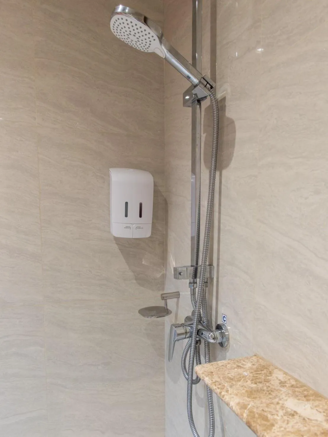 Bathroom in Shizuka House - 500 m walk to BTS Phrom Phong