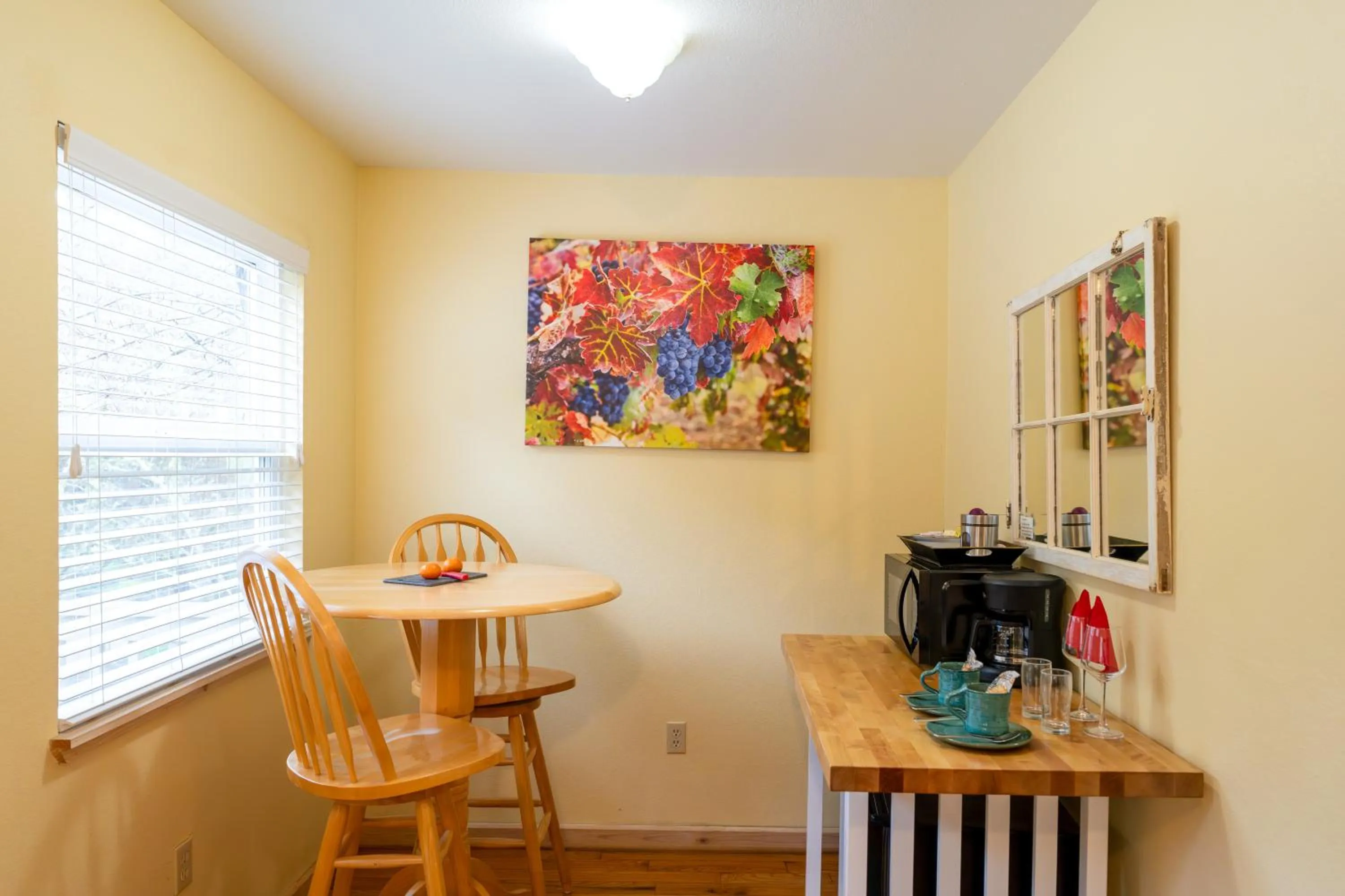 Coffee/tea facilities in Aurora Park Cottages