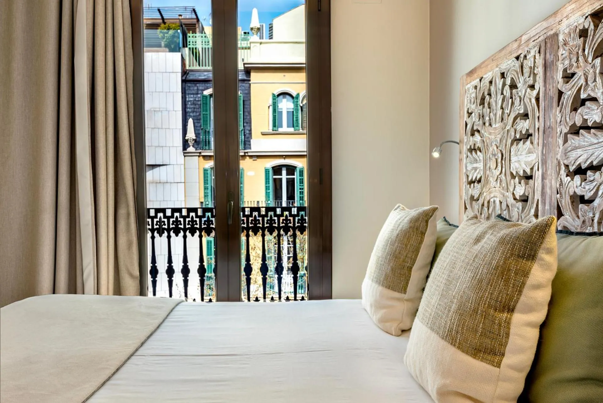 City view, Bed in Limonaia