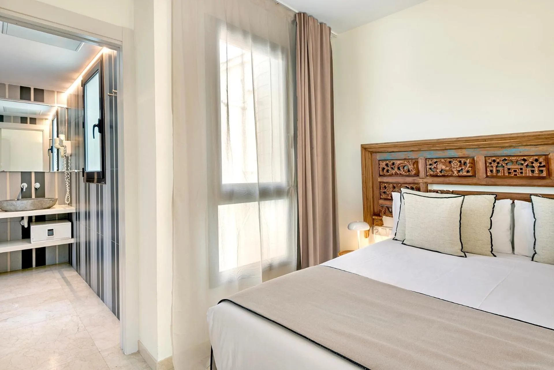 Bedroom, Bed in Limonaia