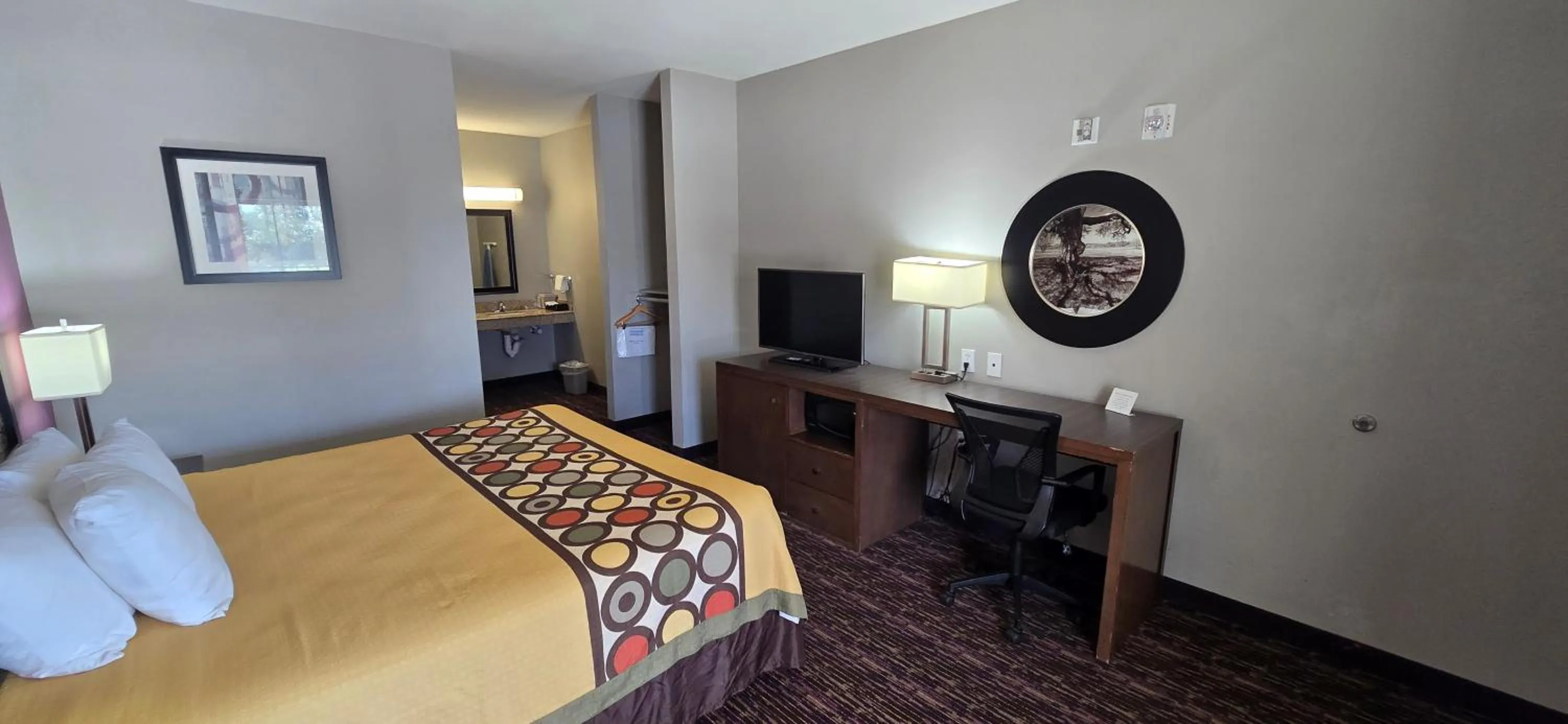 Photo of the whole room, Bed in Super 8 by Wyndham Carrizo Springs