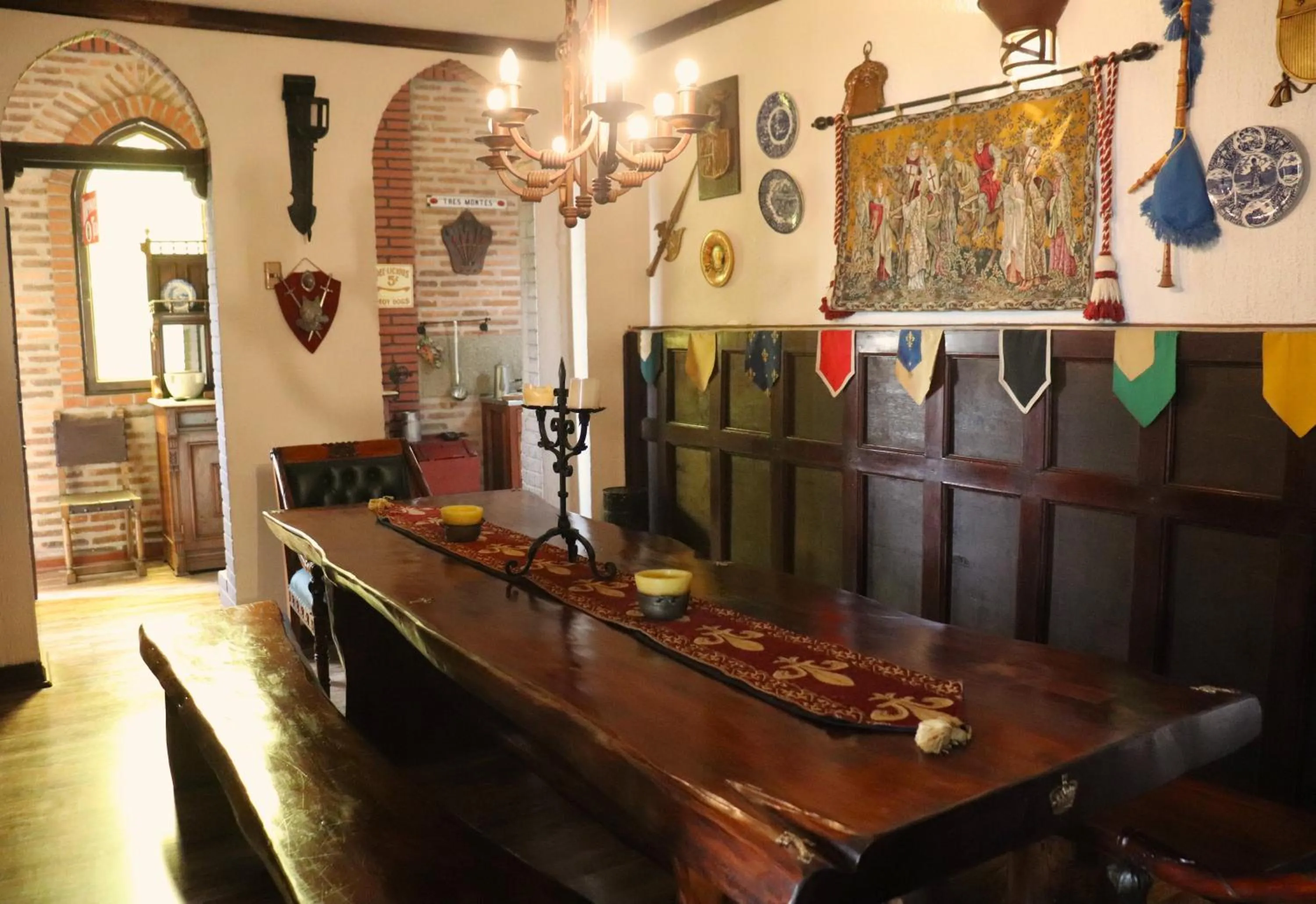 Restaurant/places to eat in Castillo Medieval