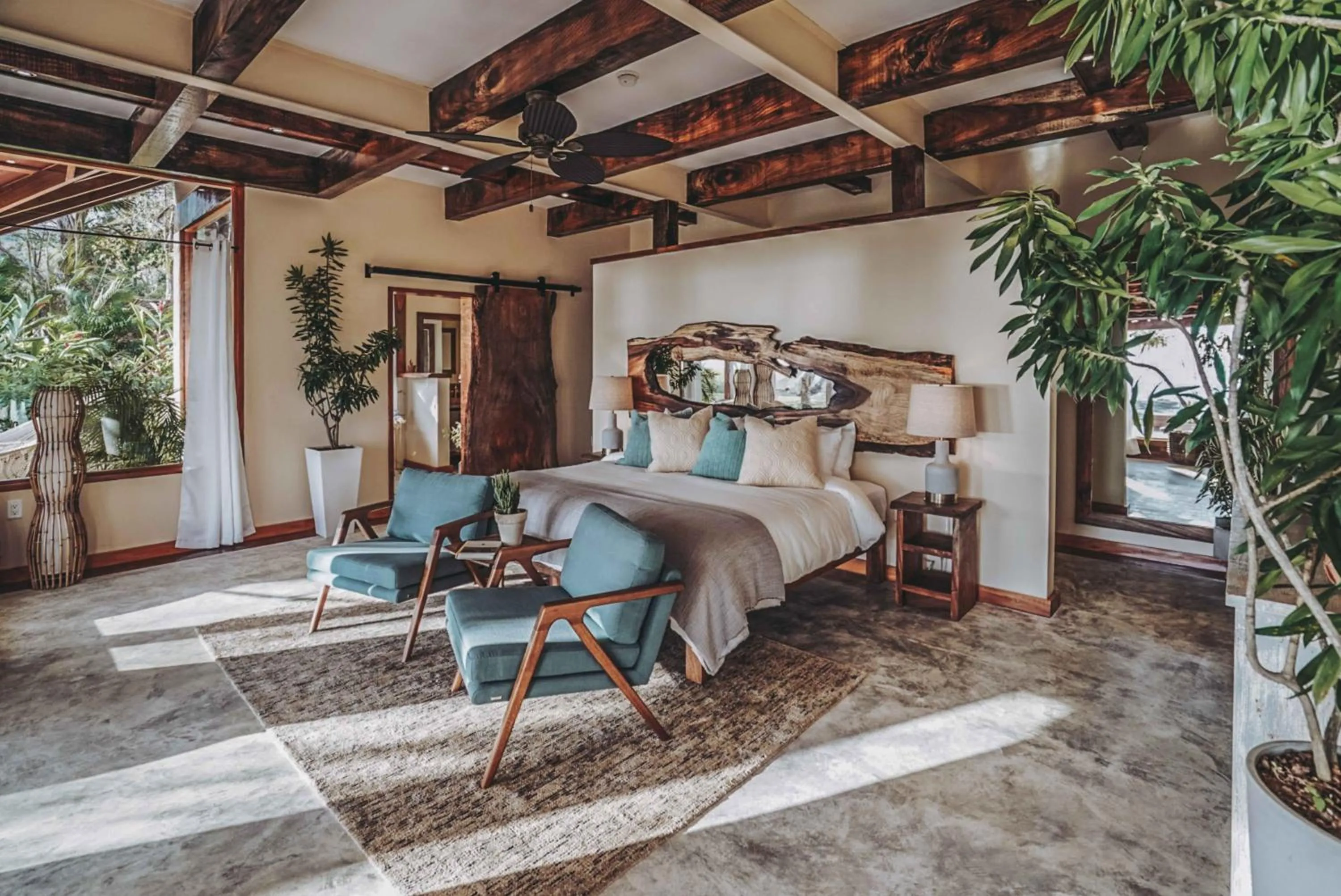 Living room in Sansara Surf Yoga & Resort