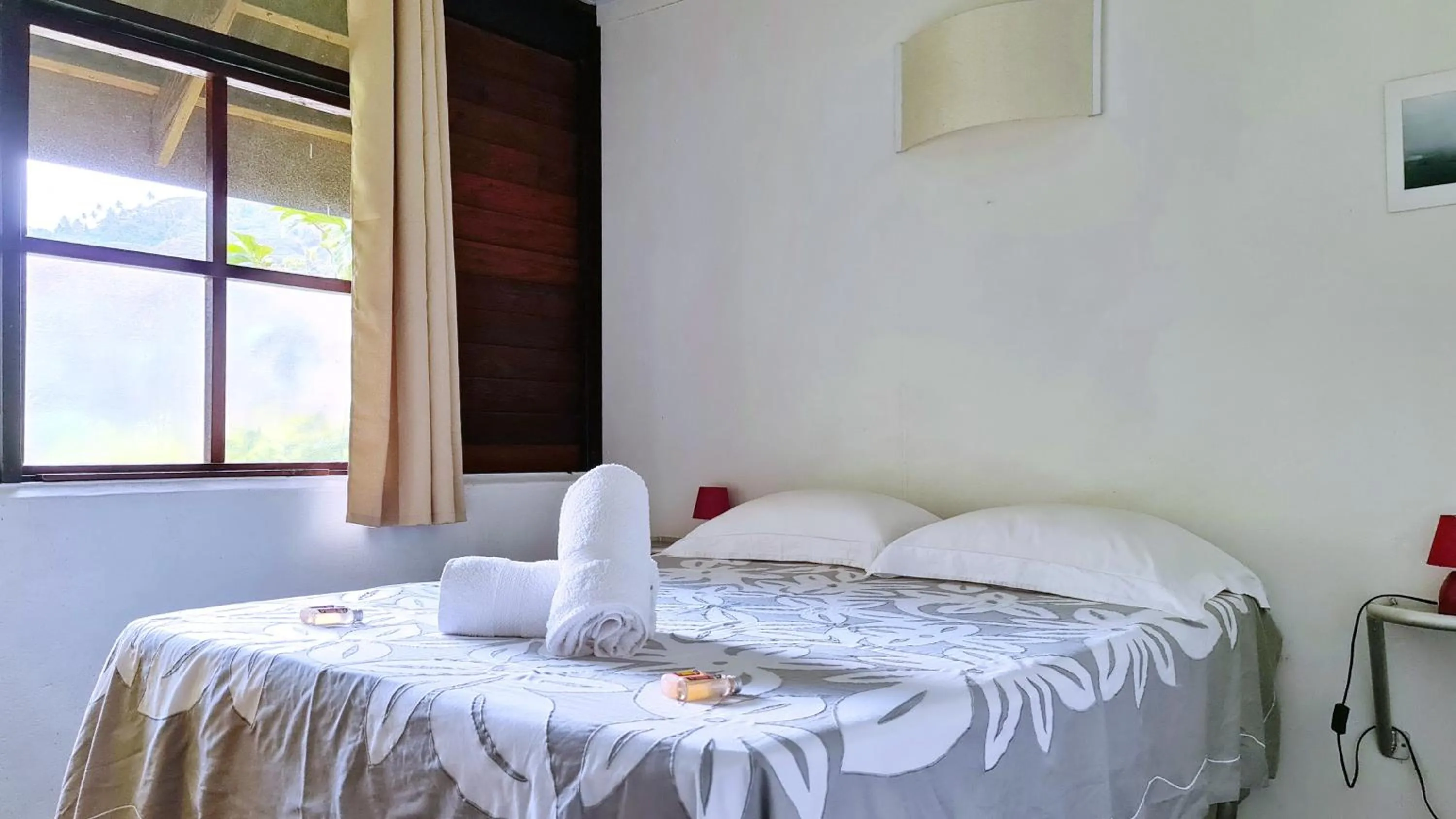 Photo of the whole room, Bed in Pension Les Trois Cascades