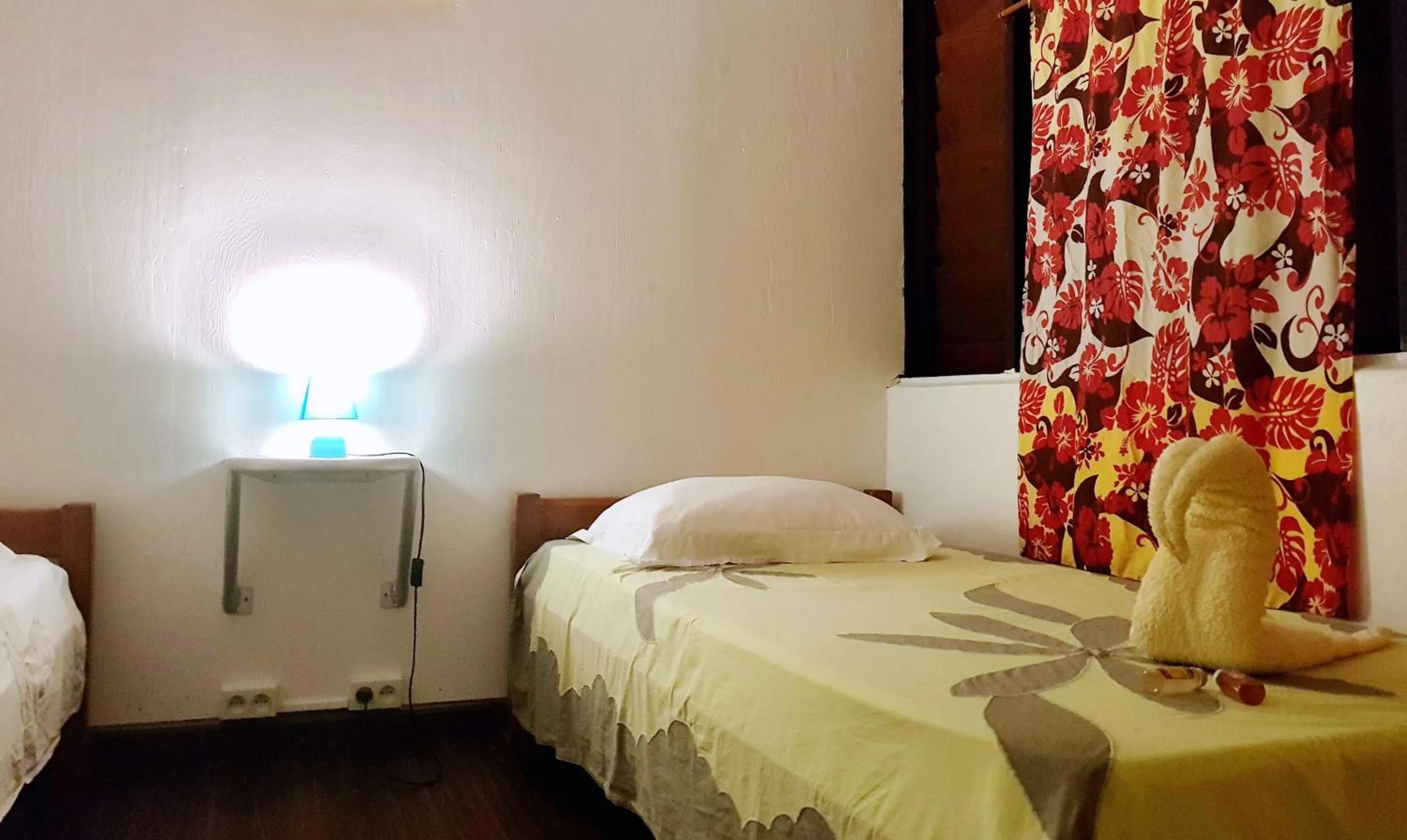 Photo of the whole room, Bed in Pension Les Trois Cascades