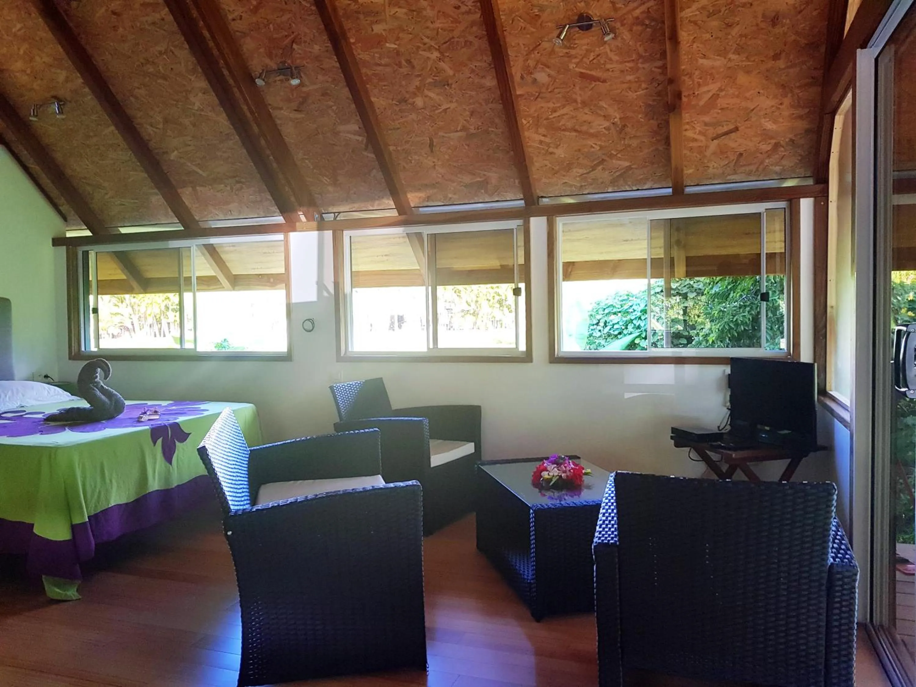 Living room, Bed in Pension Les Trois Cascades