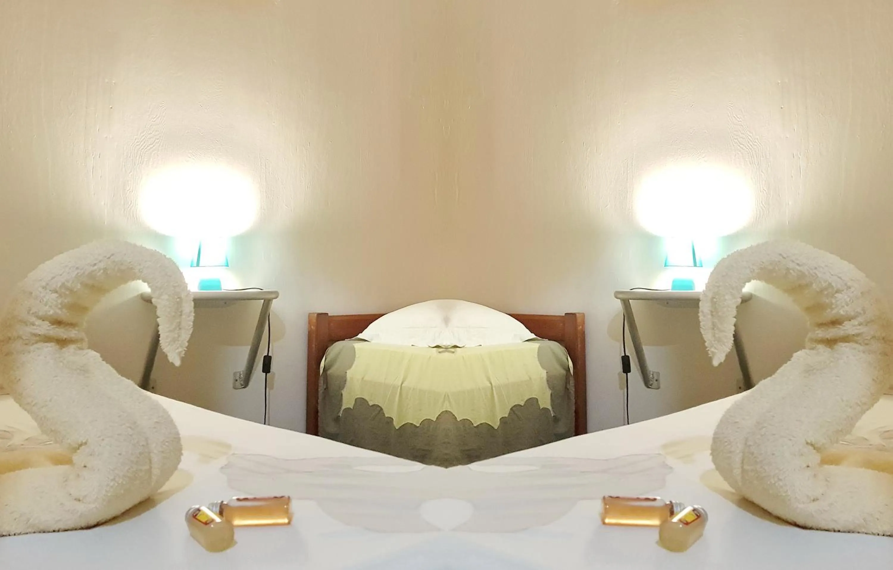 Decorative detail, Bed in Pension Les Trois Cascades