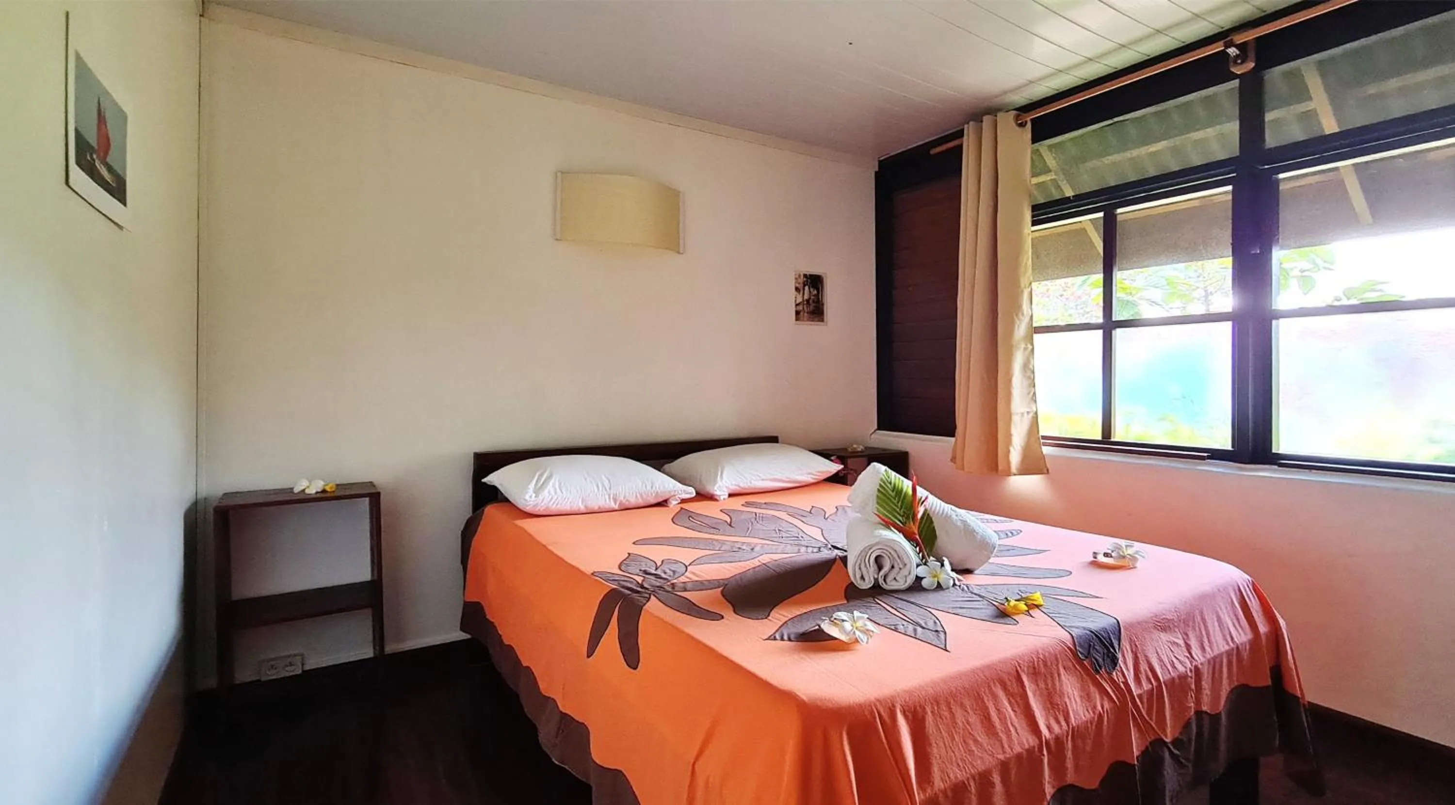 Photo of the whole room, Bed in Pension Les Trois Cascades