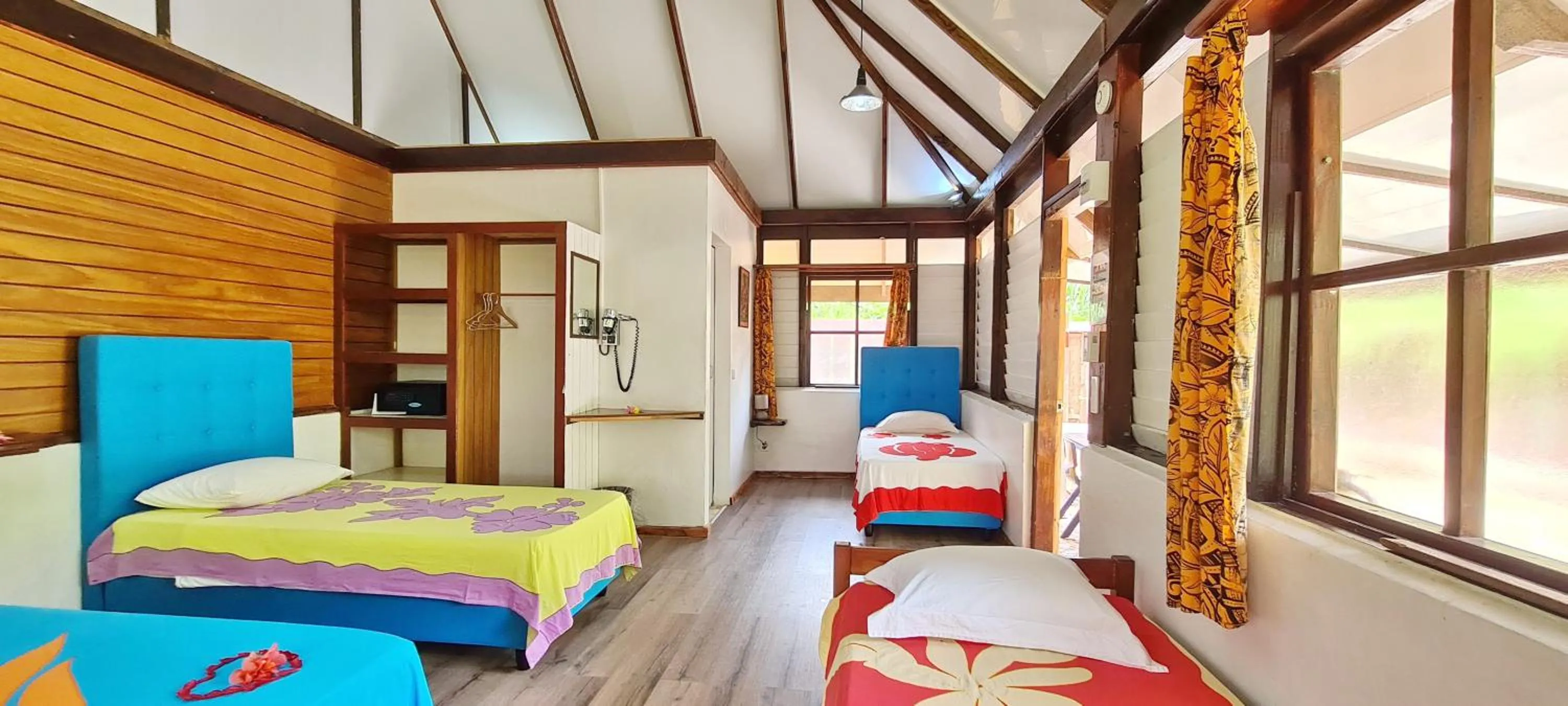 Photo of the whole room, Bed in Pension Les Trois Cascades