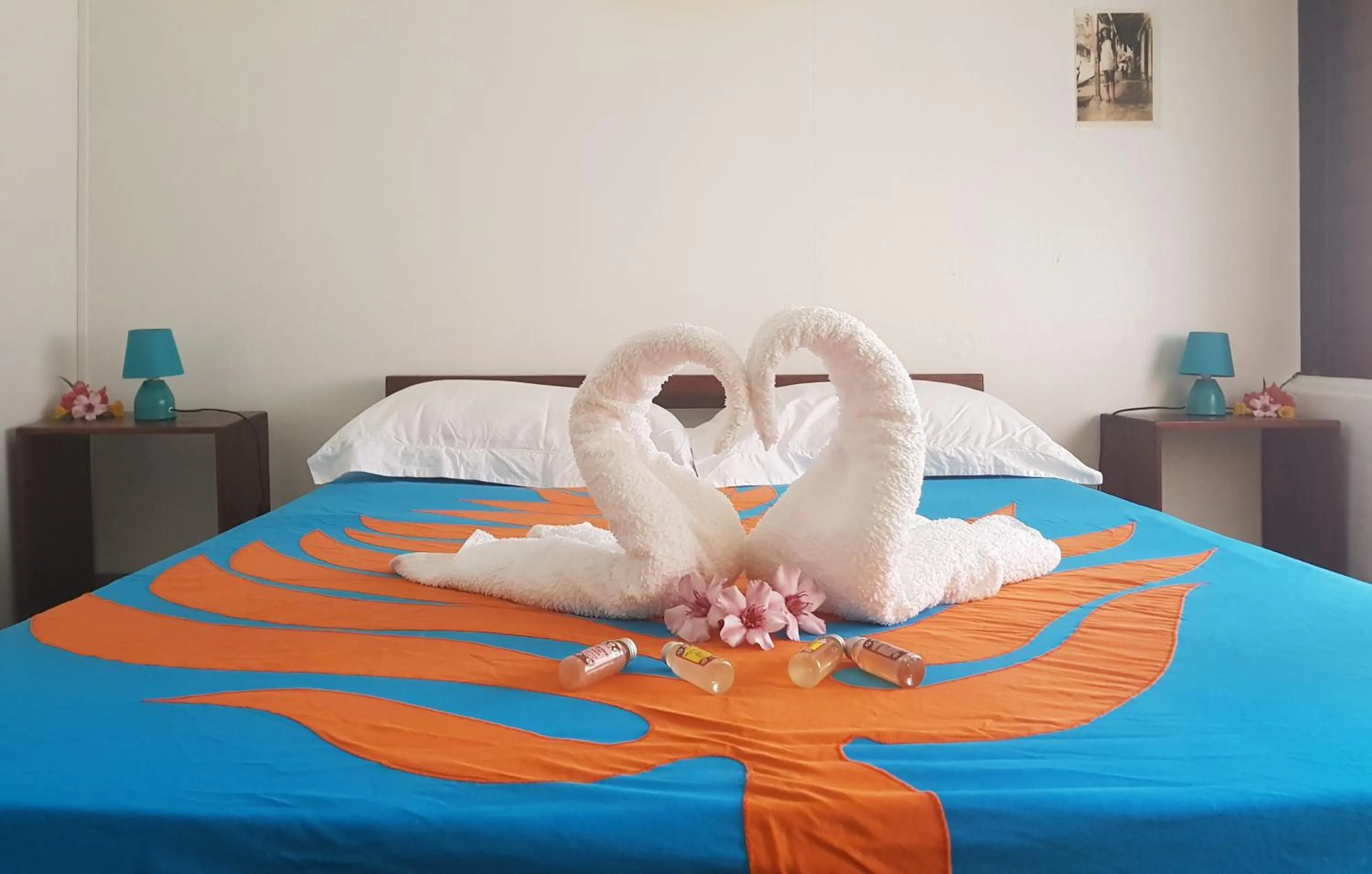 Photo of the whole room, Bed in Pension Les Trois Cascades