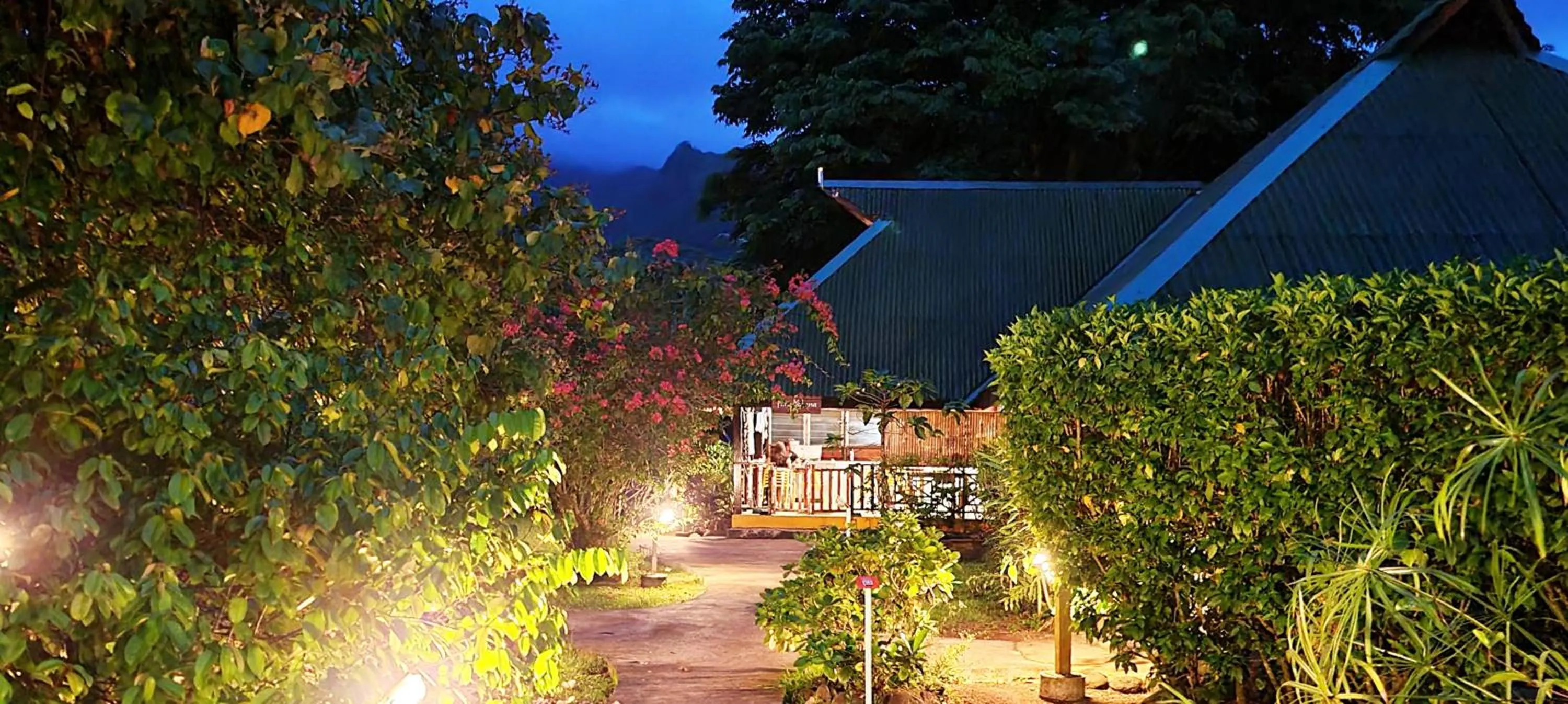 Garden view in Pension Les Trois Cascades