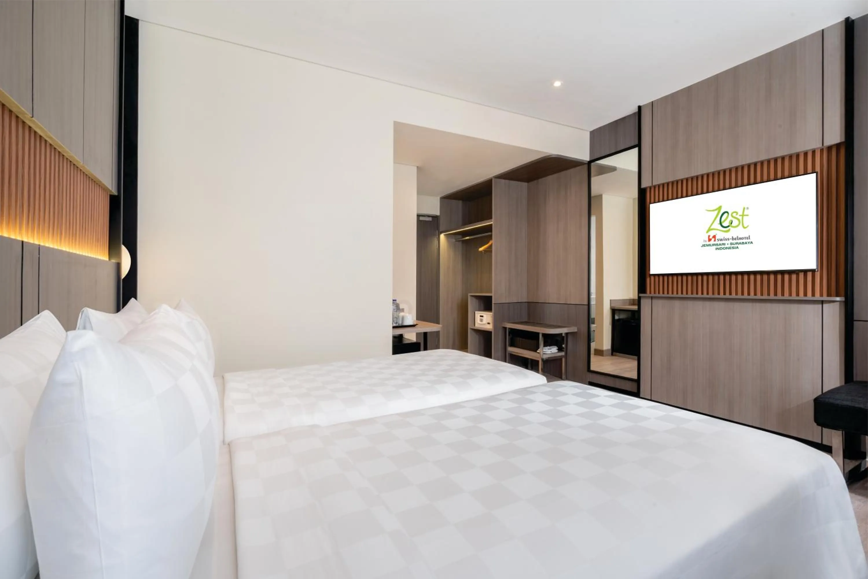 Bed in Zest Jemursari by Swiss-Belhotel International