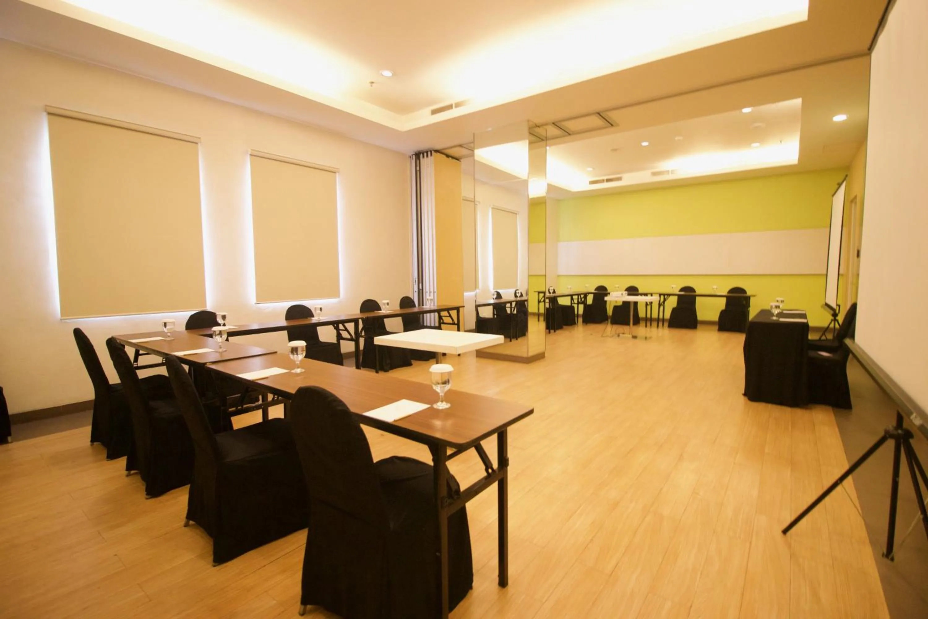 Zest Jemursari by Swiss-Belhotel International