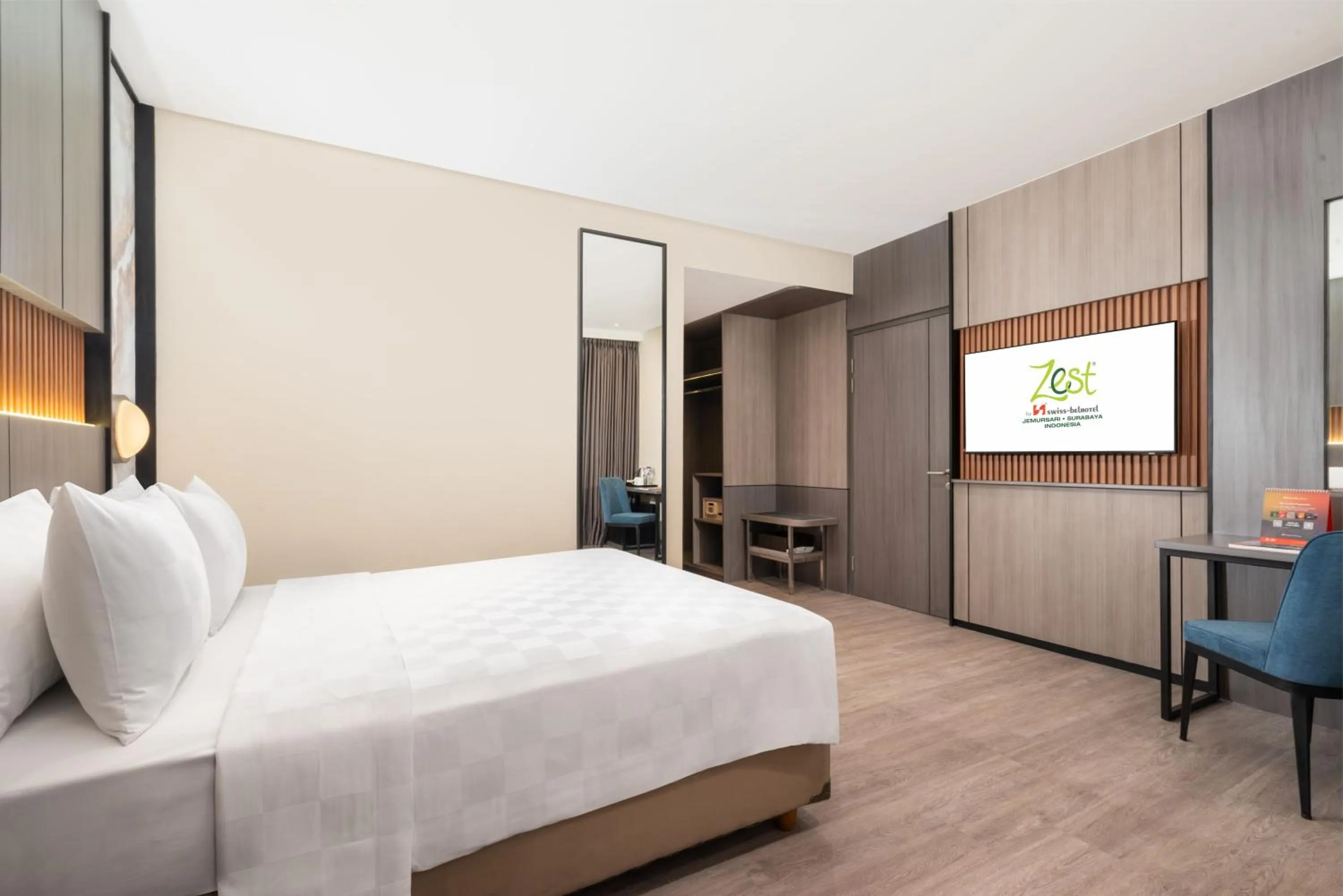 Bed in Zest Jemursari by Swiss-Belhotel International