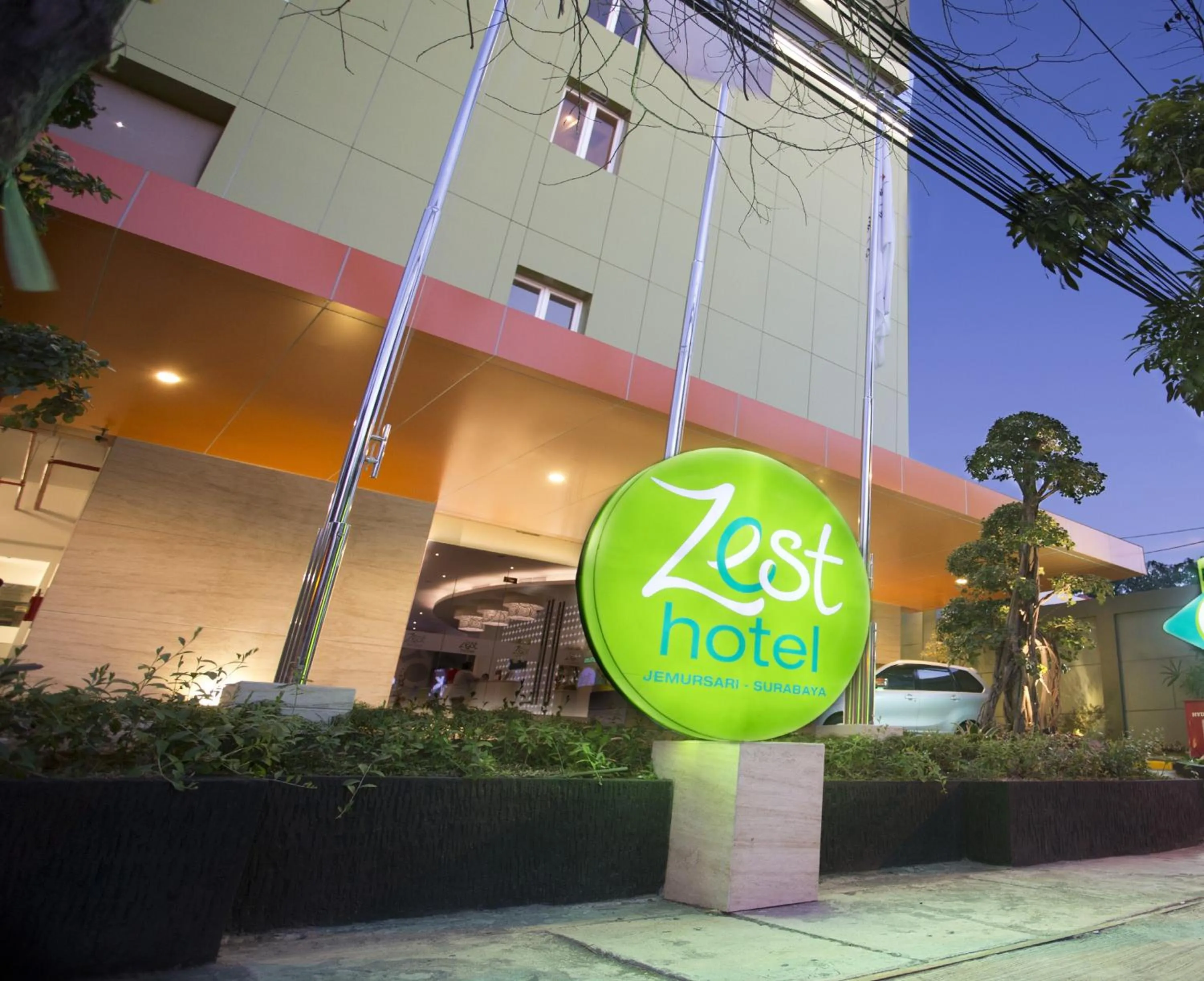 Facade/entrance in Zest Jemursari by Swiss-Belhotel International