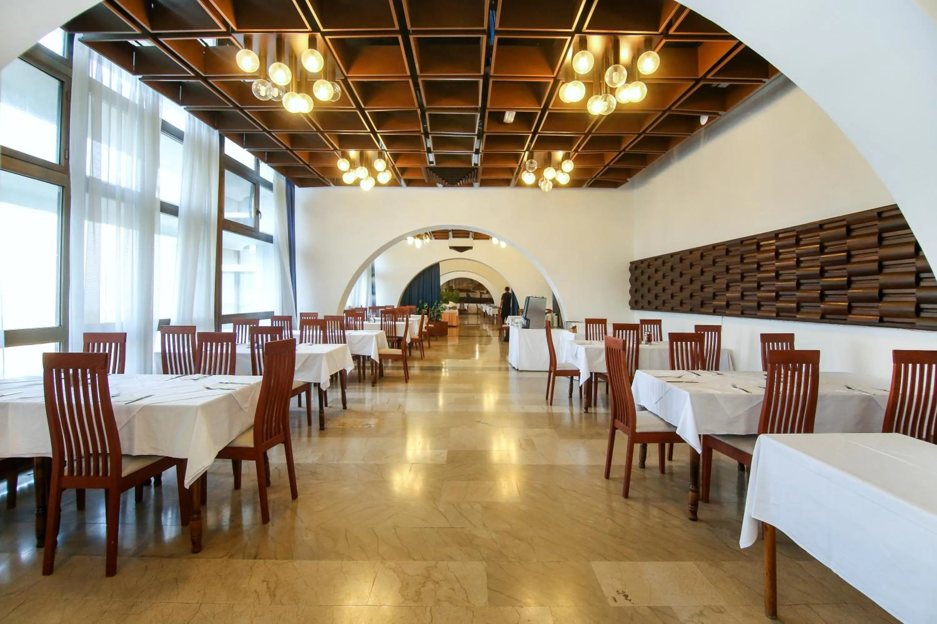 Restaurant/places to eat in Hotel Zagreb