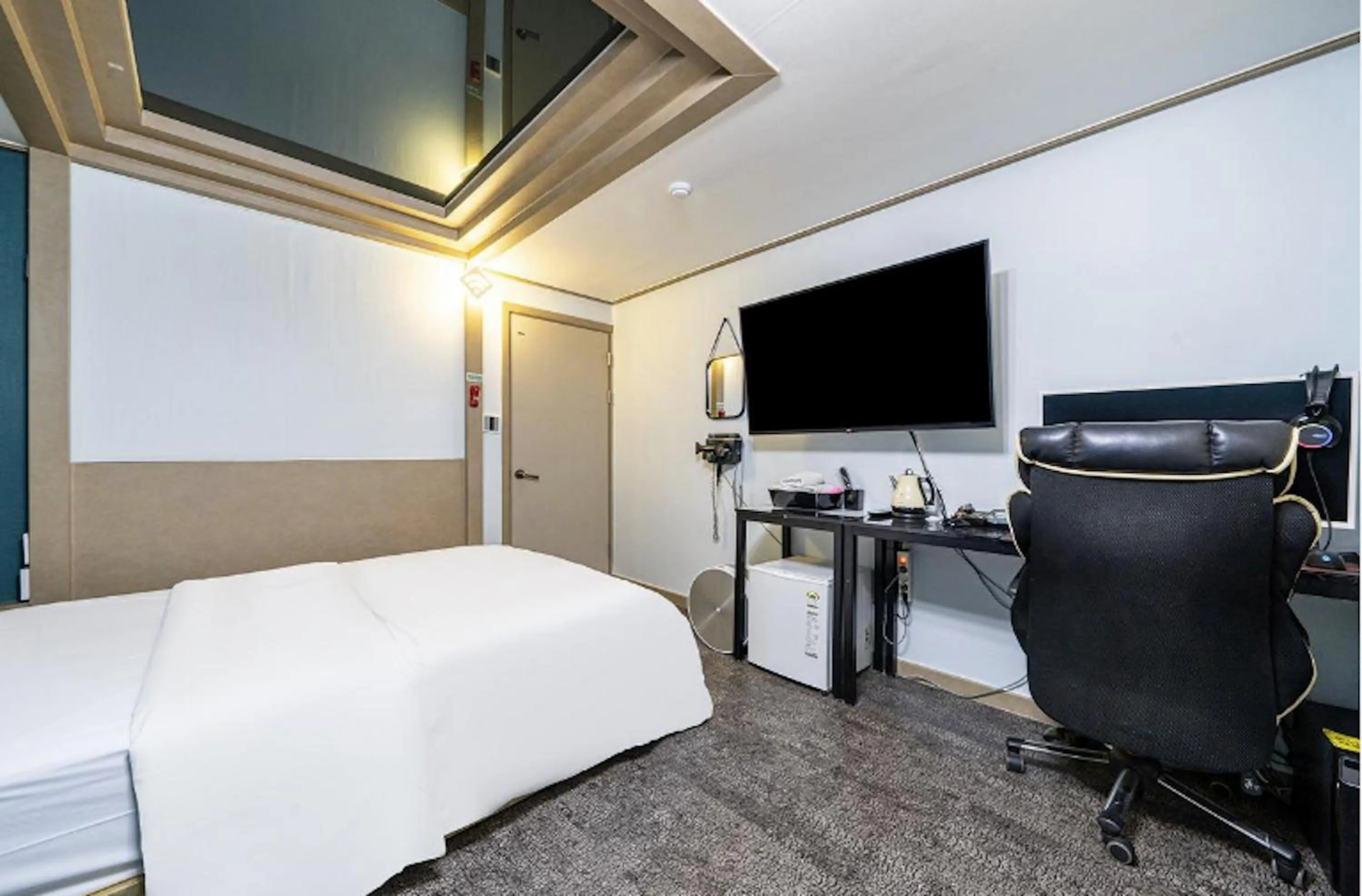 Bed in Daejeon Yongmun JNK Classic Hotel