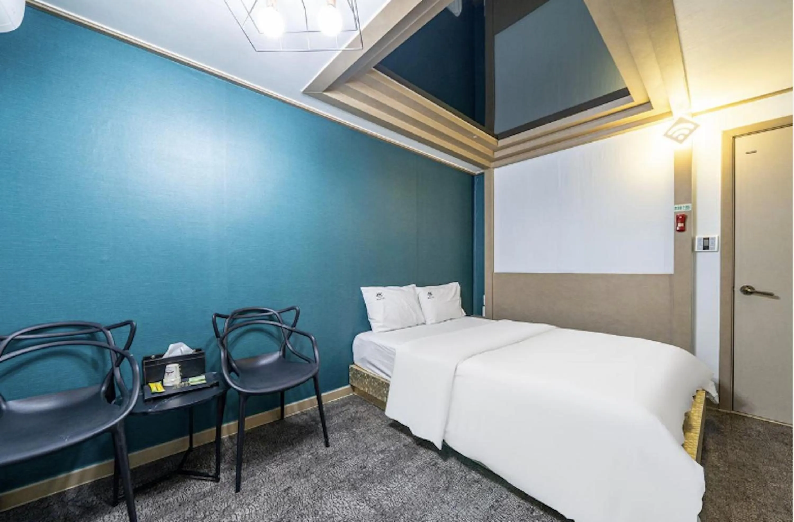 Bed in Daejeon Yongmun JNK Classic Hotel