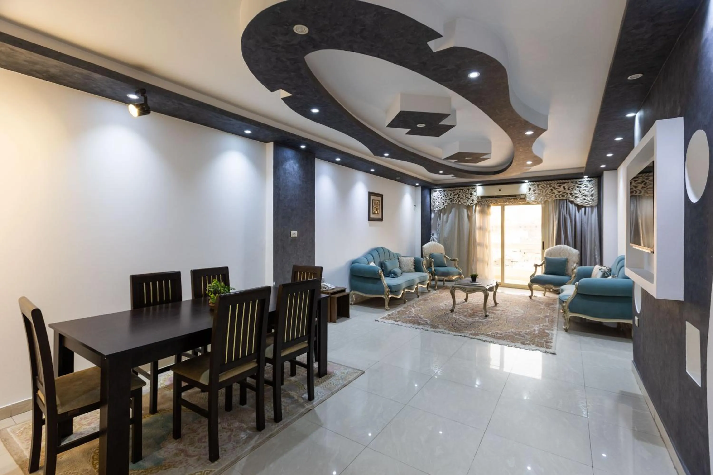 TV and multimedia in Pyramids Yard Hotel