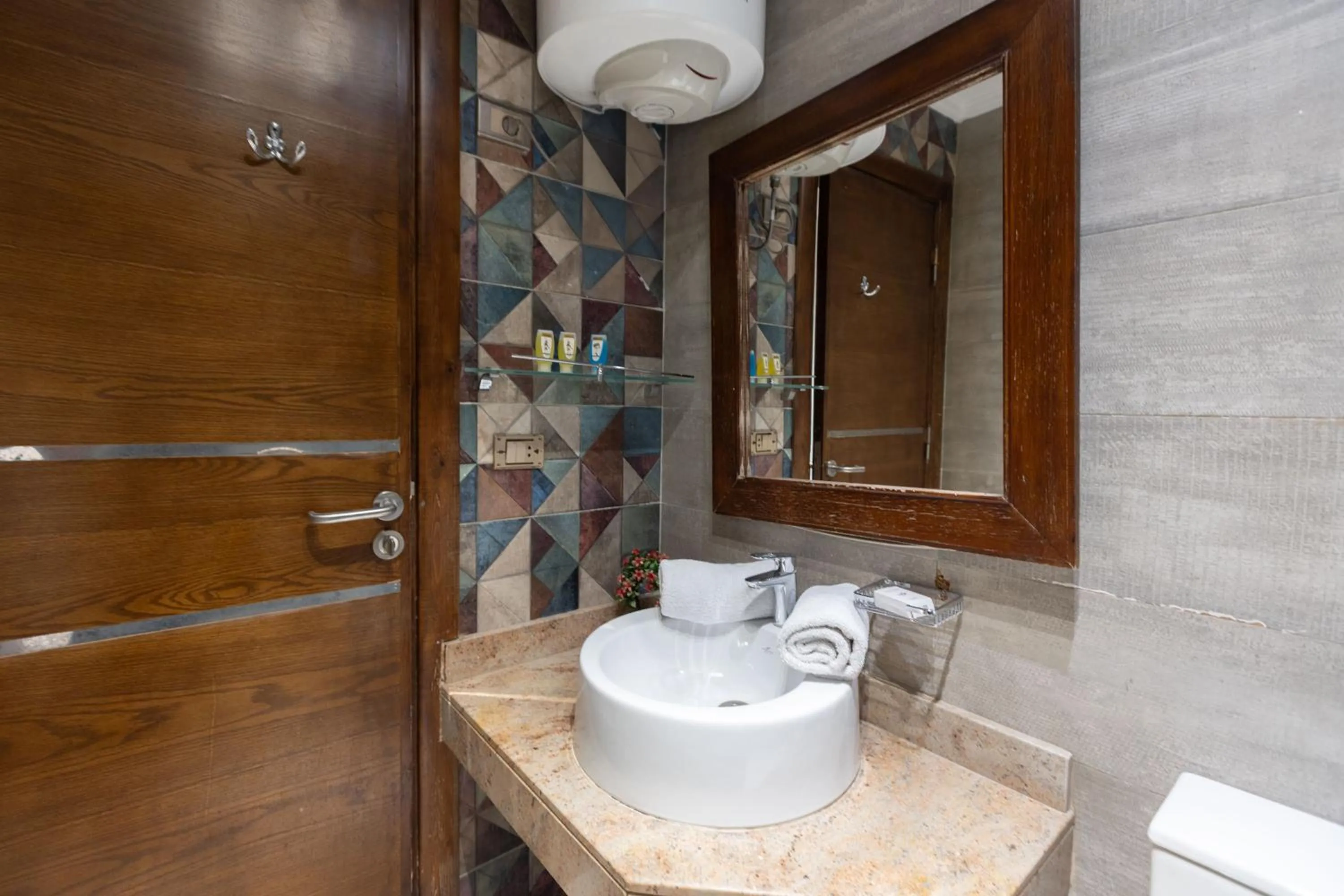 Shower in Pyramids Yard Hotel