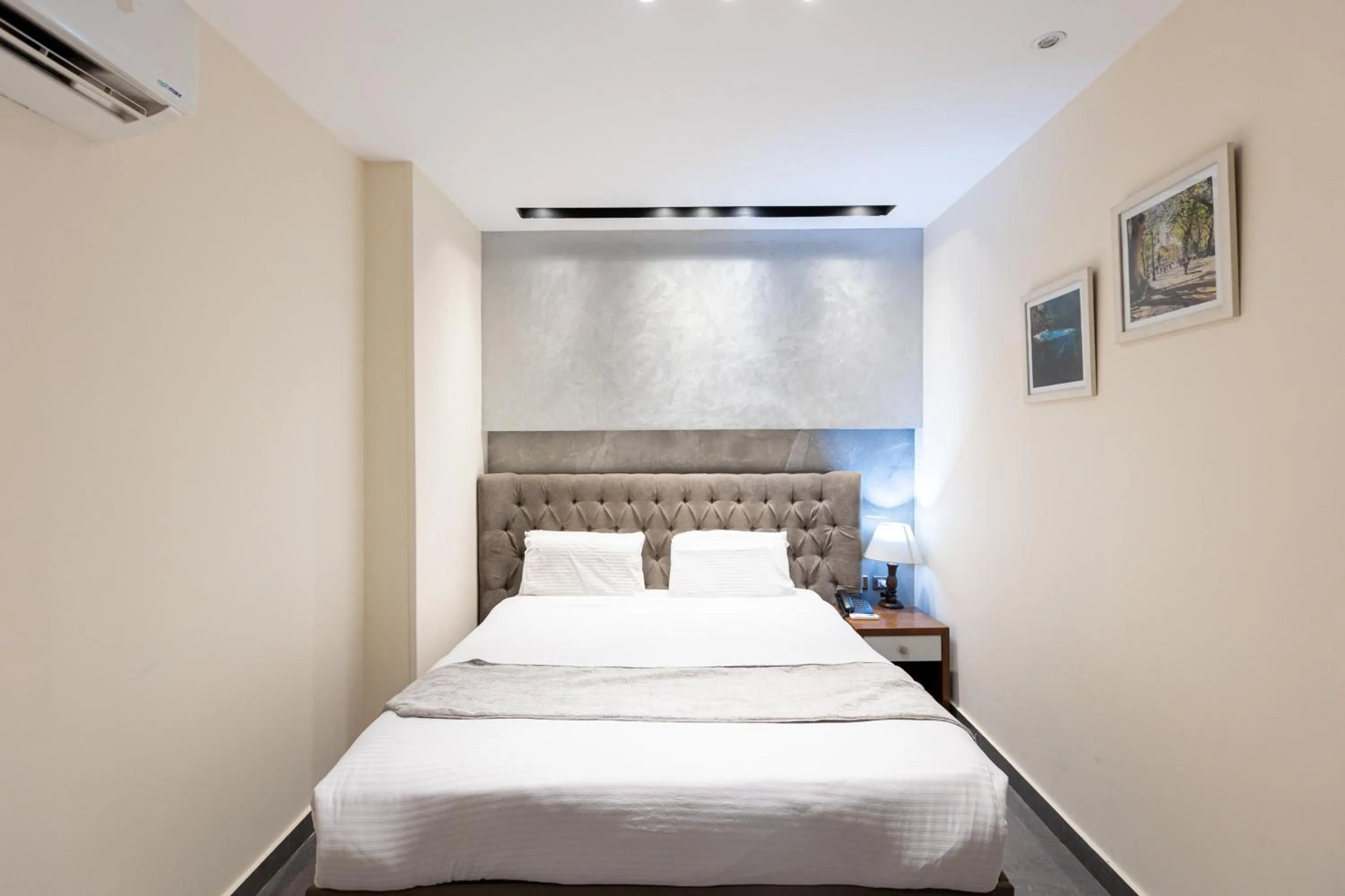 Bed in Pyramids Yard Hotel