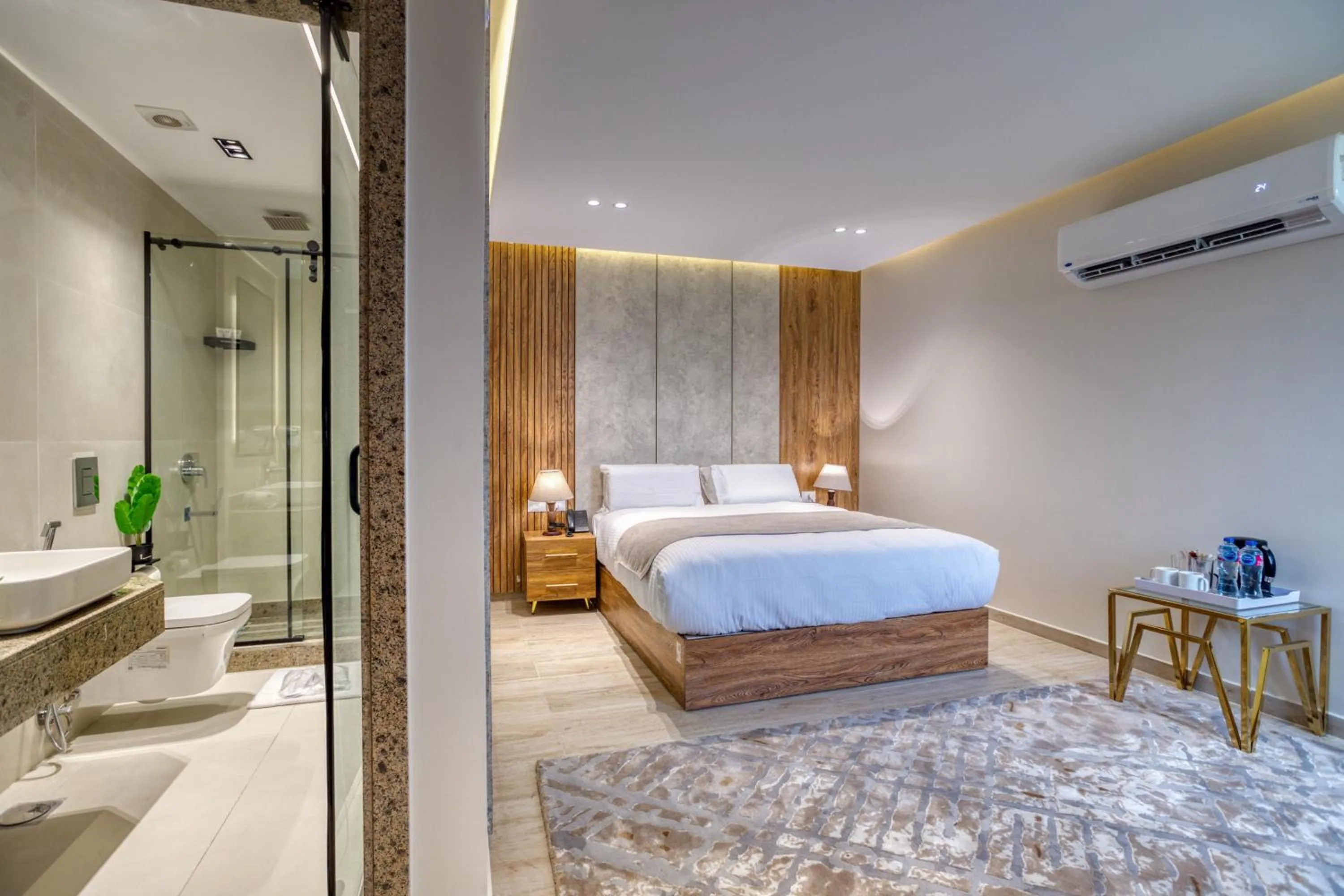 Bathroom, Bed in Pyramids Yard Hotel