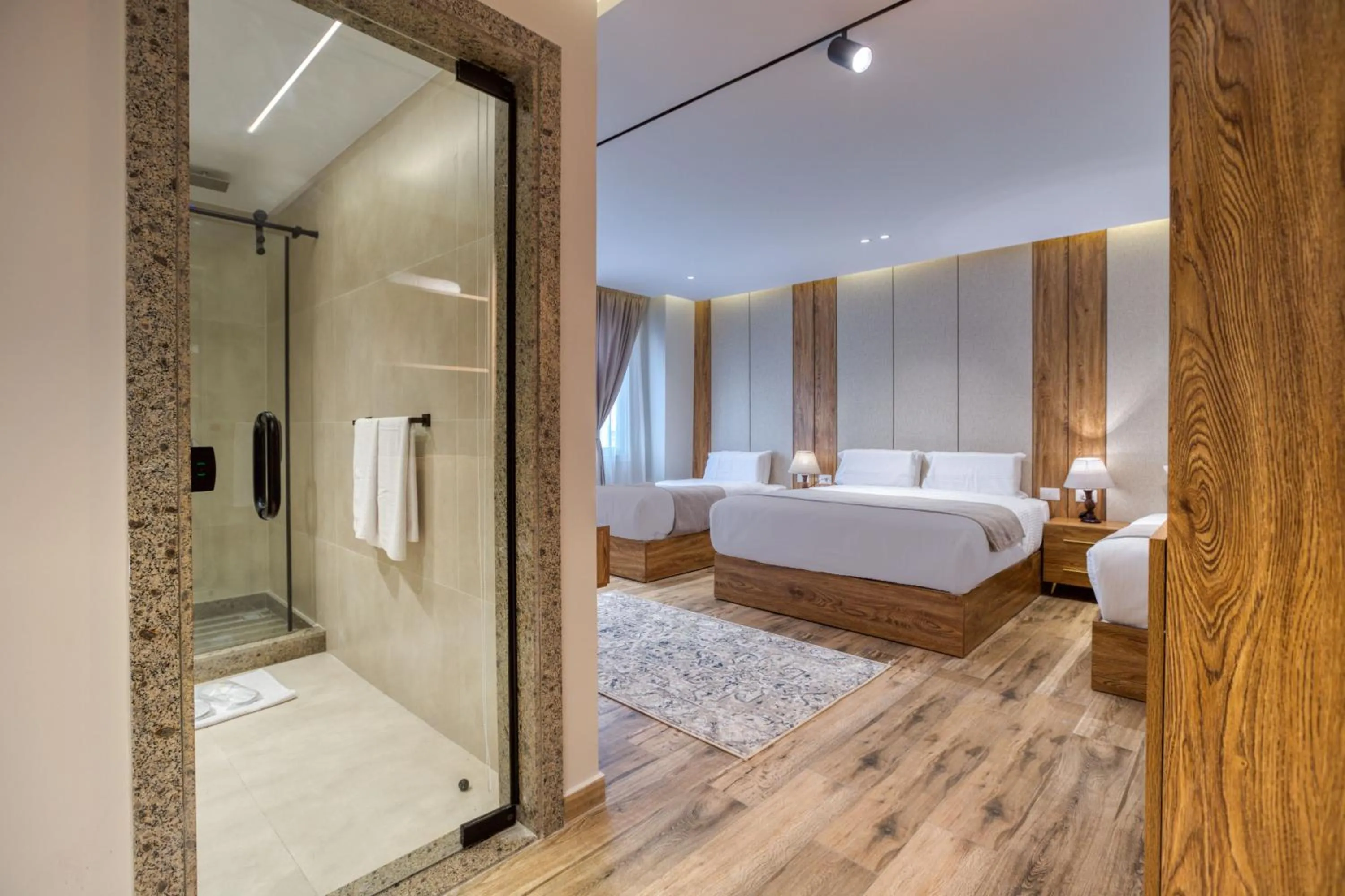 Shower, Bed in Pyramids Yard Hotel