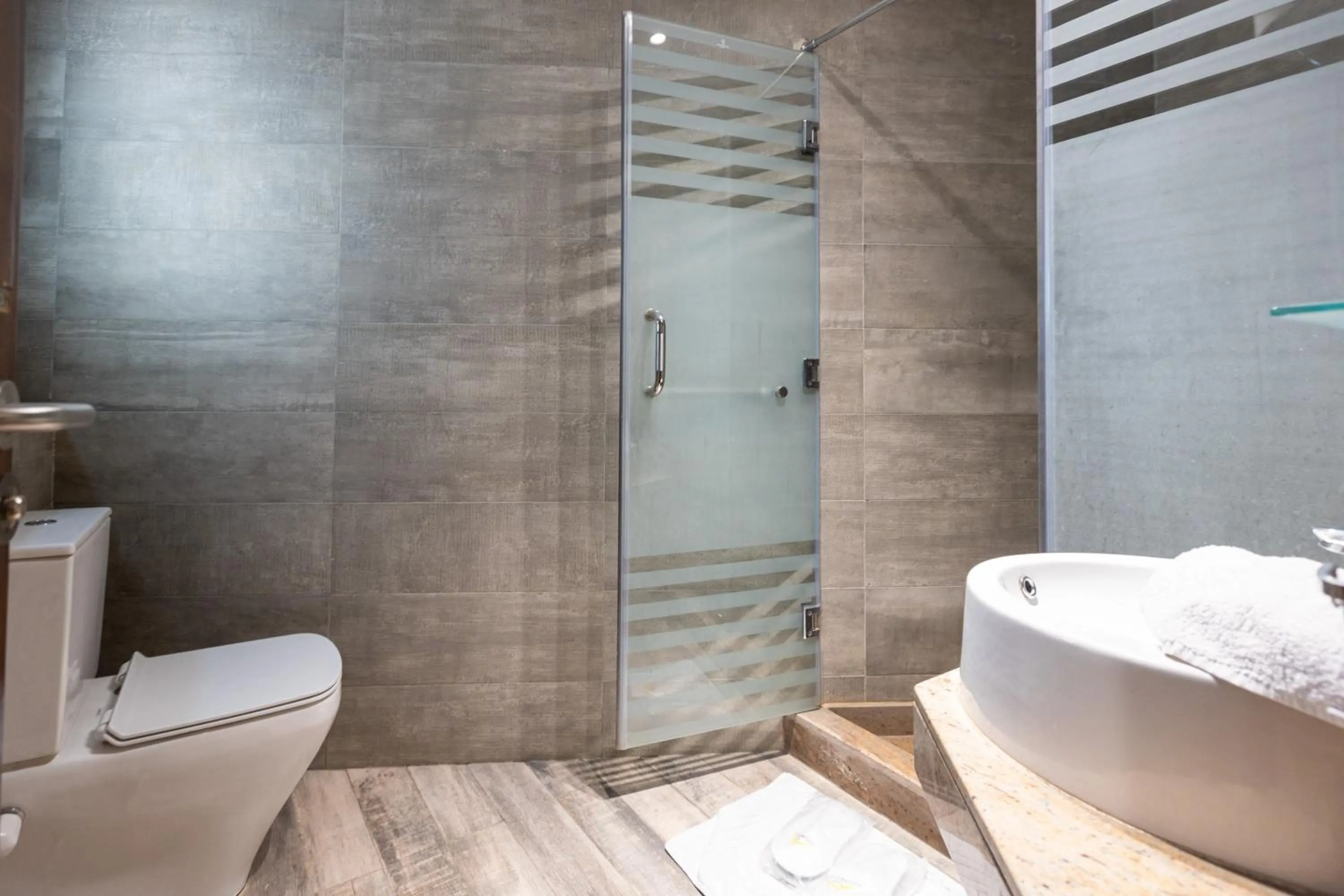 Shower in Pyramids Yard Hotel