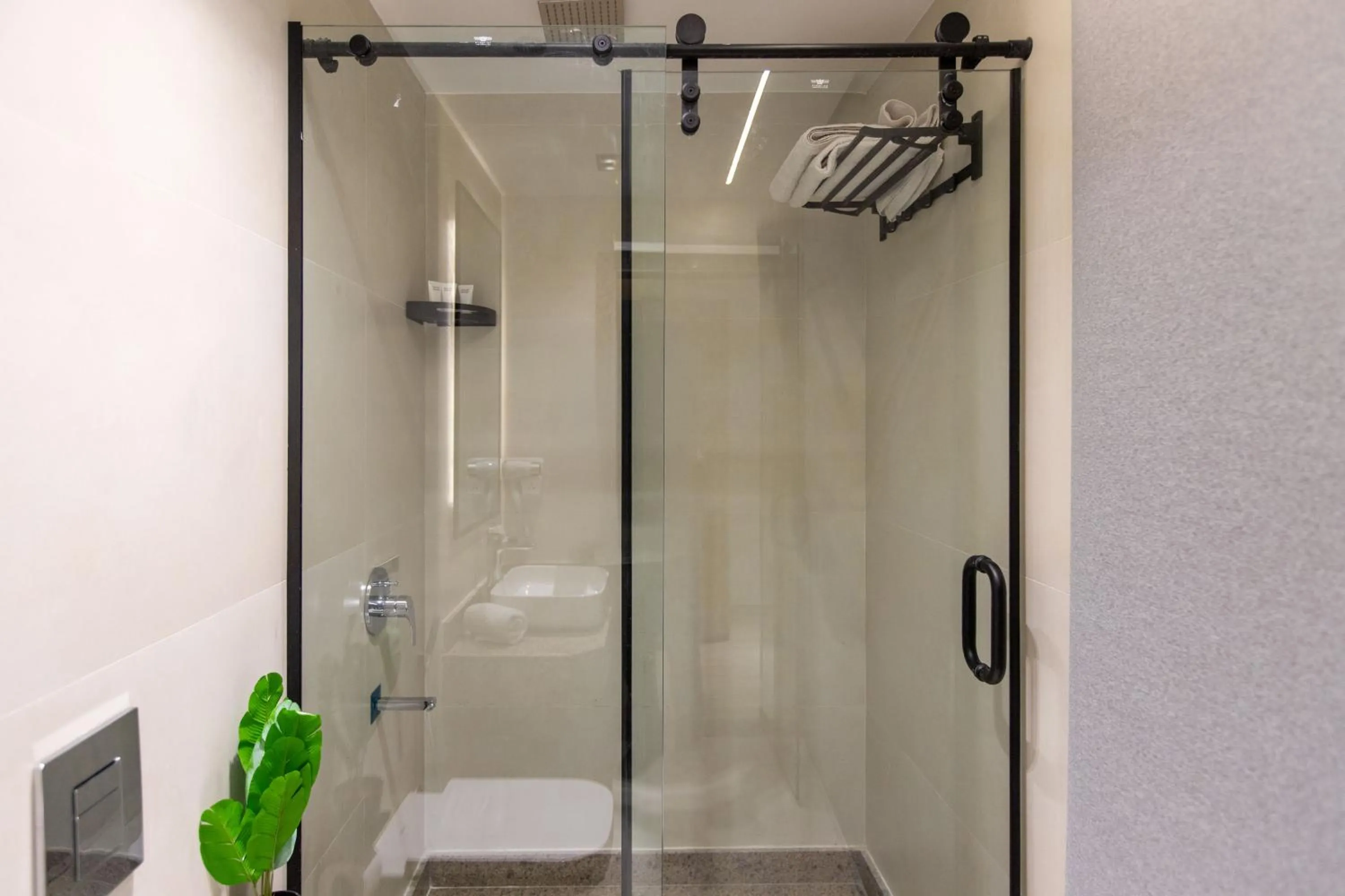 Shower in Pyramids Yard Hotel