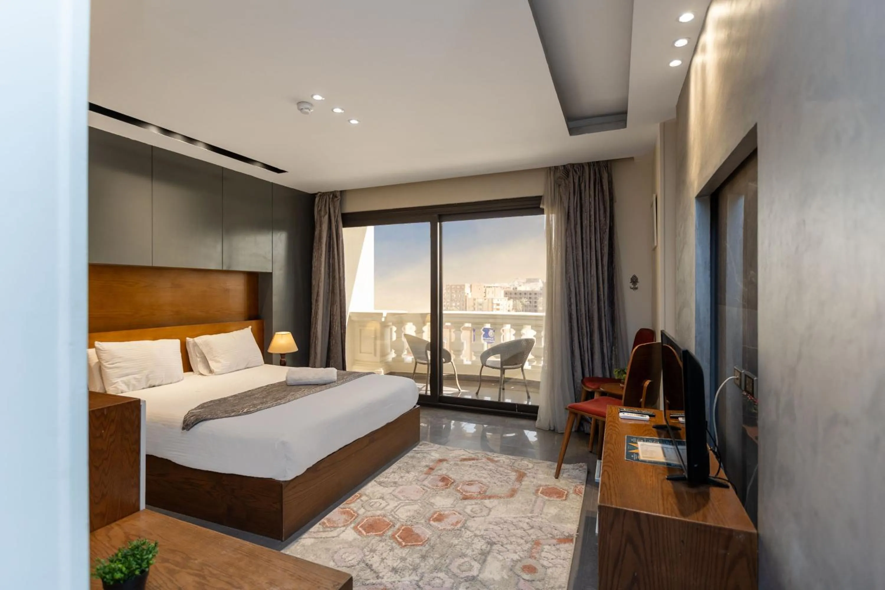 Photo of the whole room, Bed in Pyramids Yard Hotel