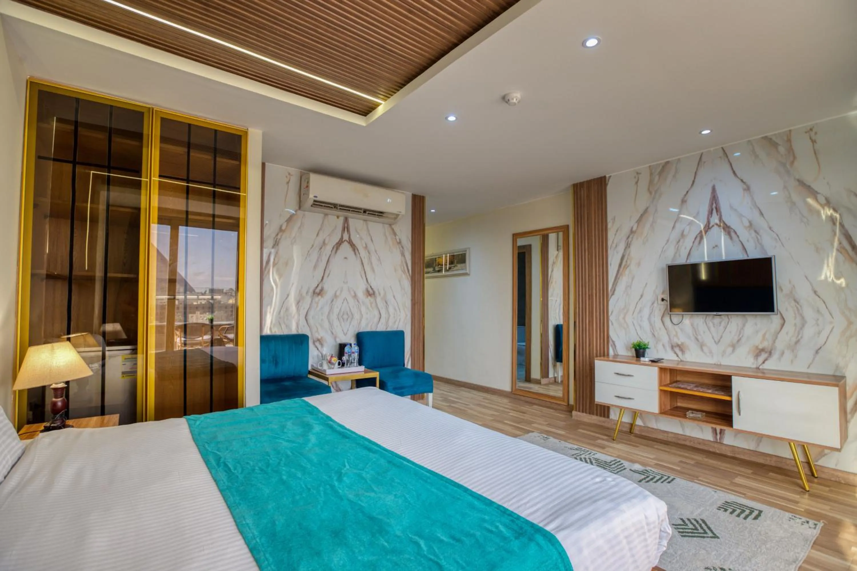 TV and multimedia, Bed in Pyramids Yard Hotel