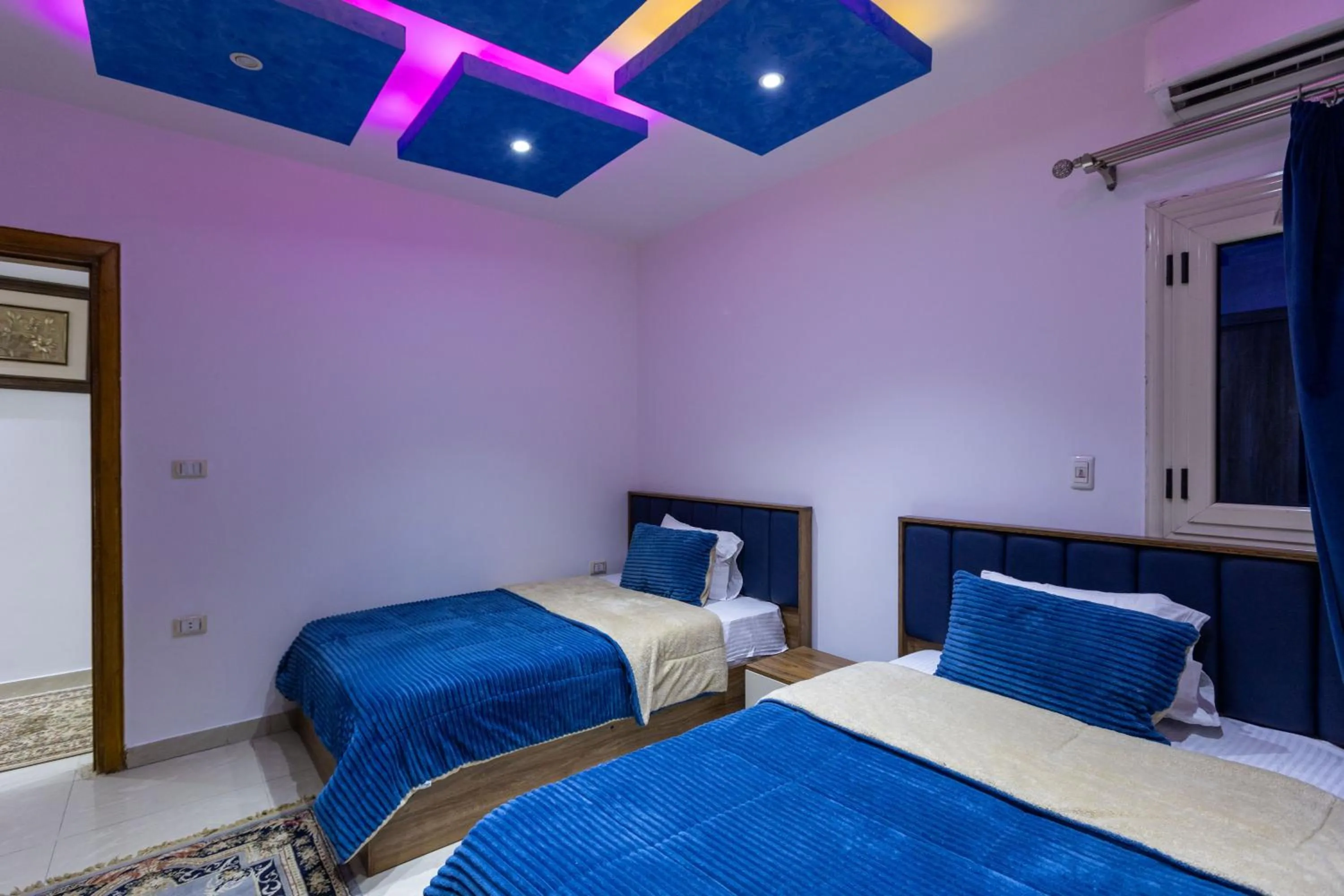 Bedroom, Bed in Pyramids Yard Hotel