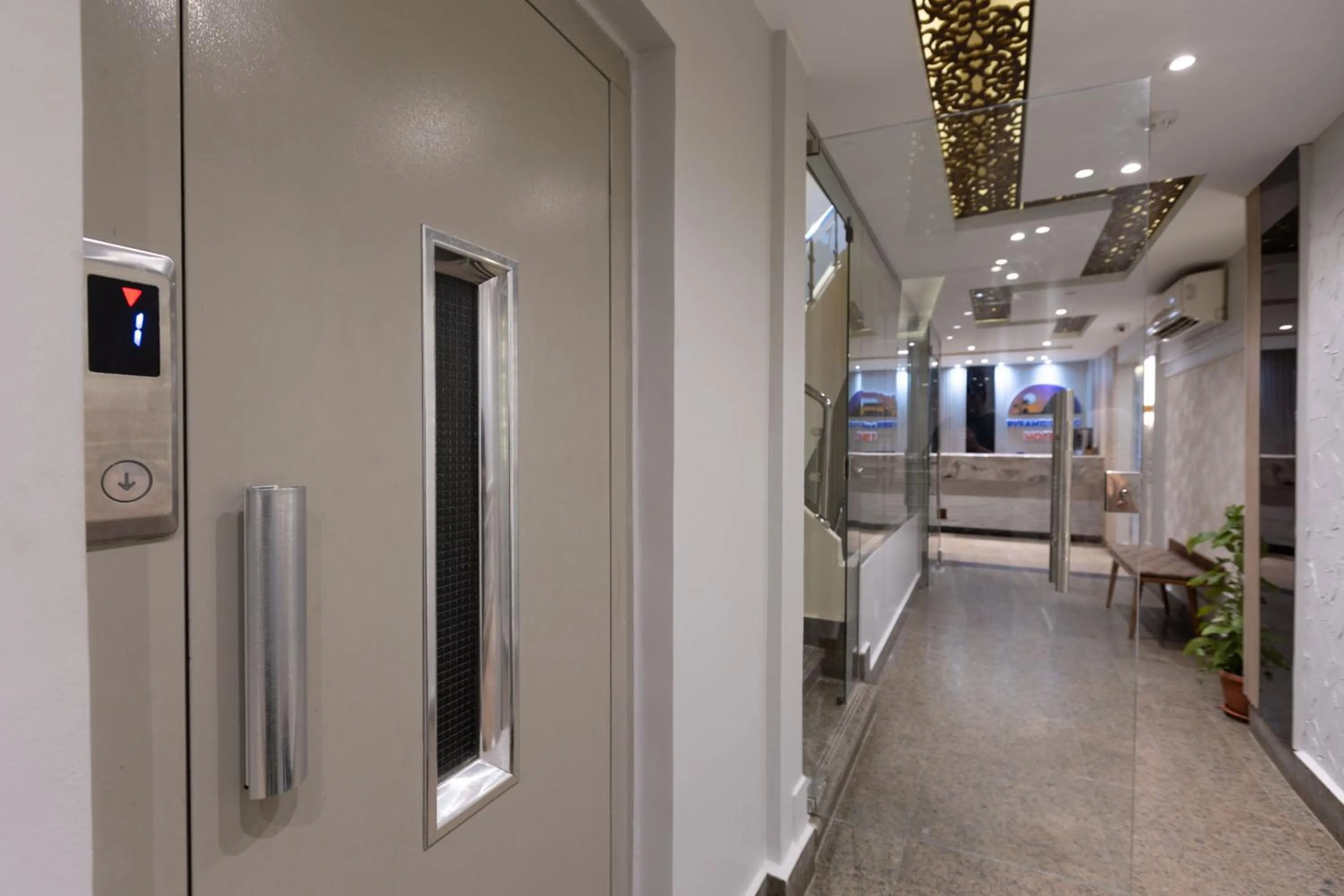 elevator in Pyramids Yard Hotel