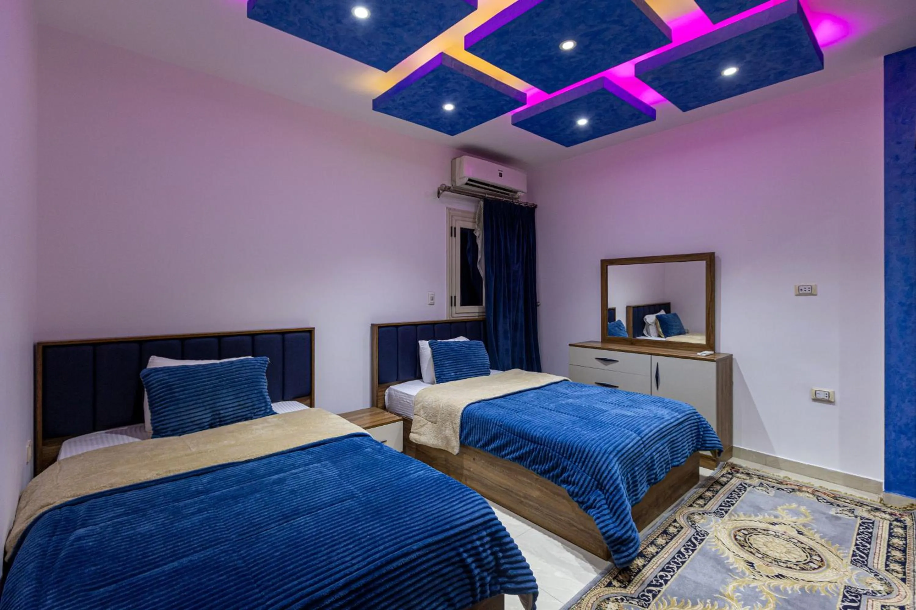 Bedroom, Bed in Pyramids Yard Hotel