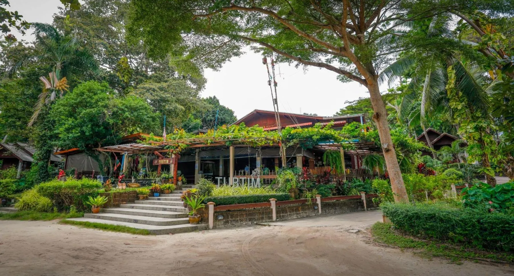 Facade/entrance in Tubtim Resort