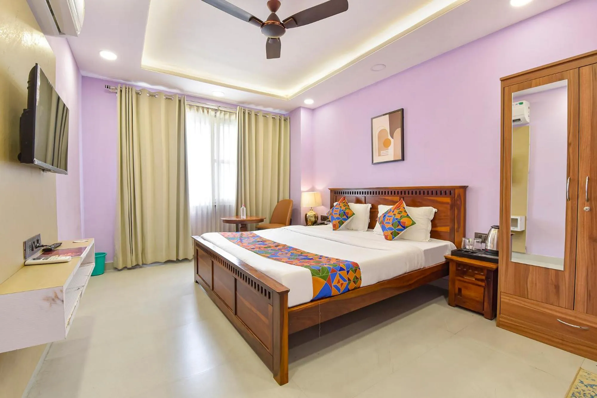 Bed in FabHotel Pink Palace Raja Park