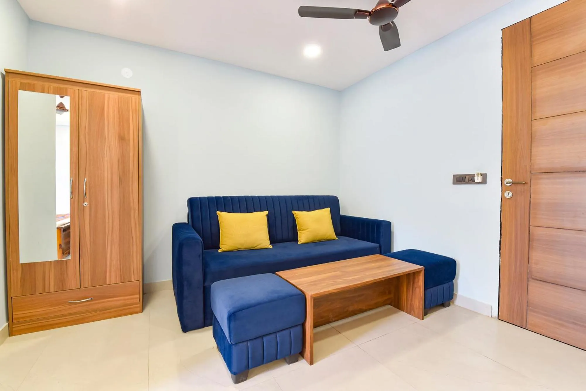 Seating area in FabHotel Pink Palace Raja Park