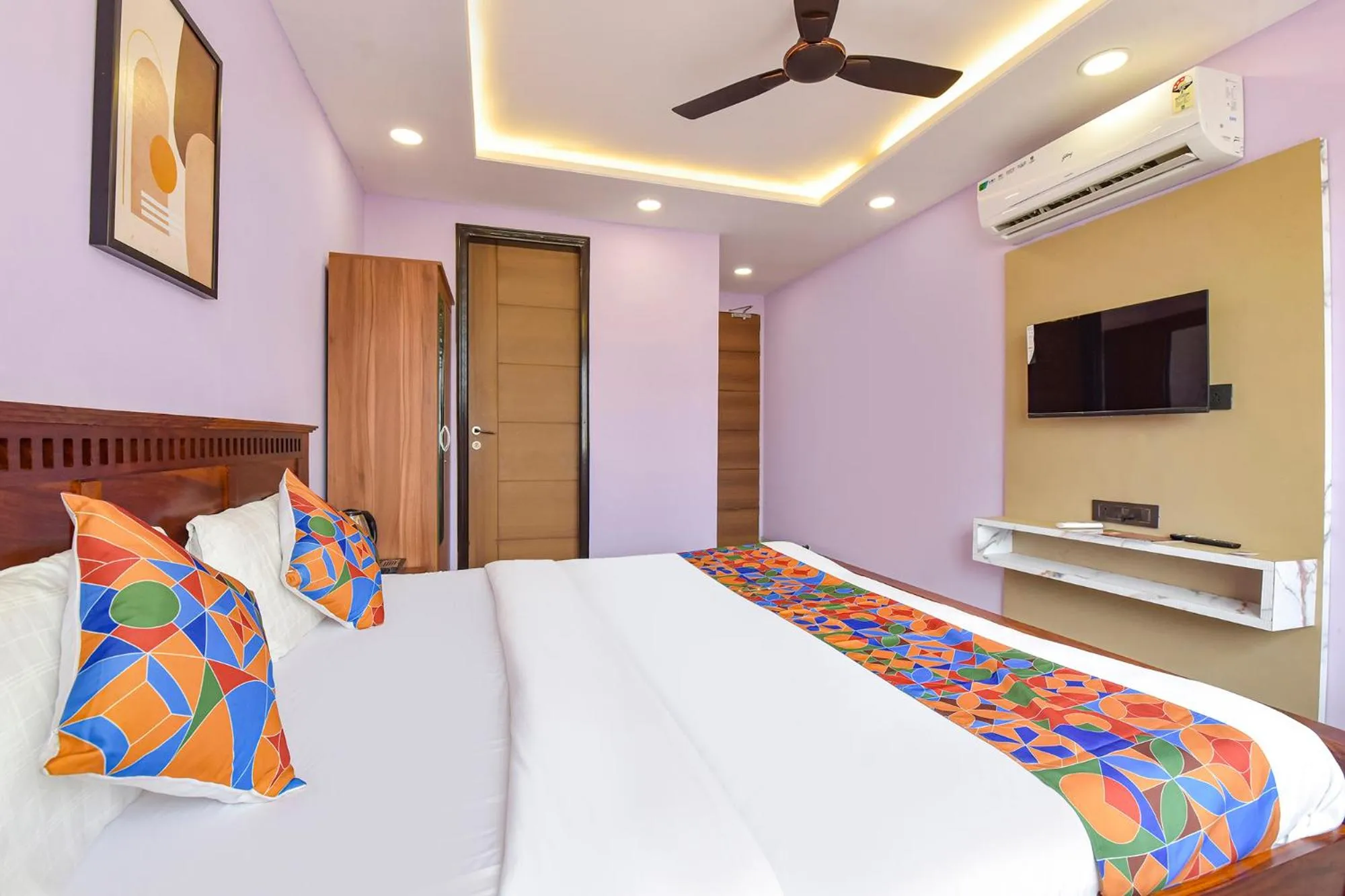 Bed in FabHotel Pink Palace Raja Park