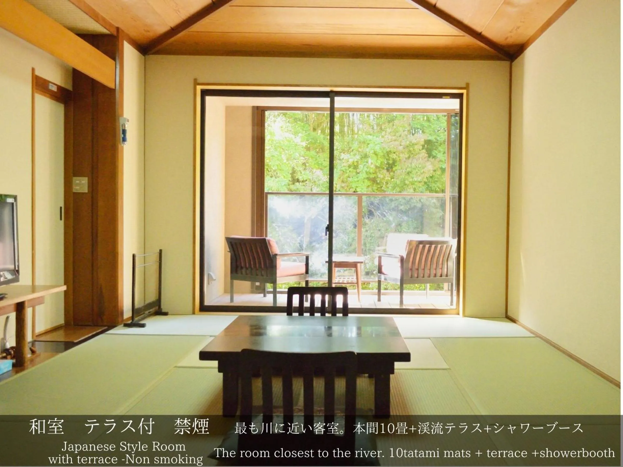 Photo of the whole room in Tatsuta Ryokan