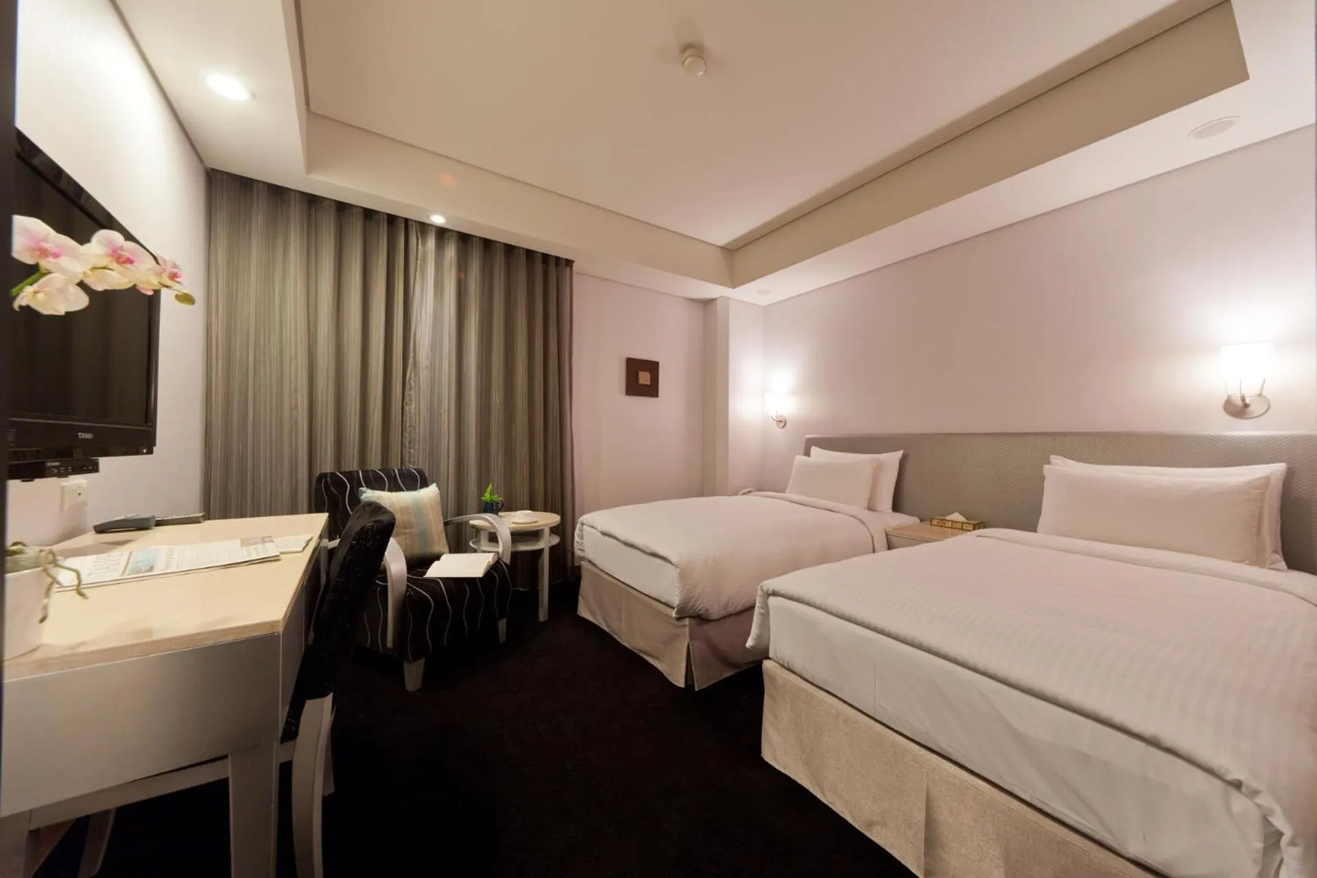 Bed in Harbor View Hotel