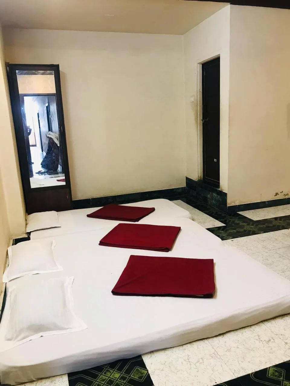 View (from property/room), Bed in J J Lodging