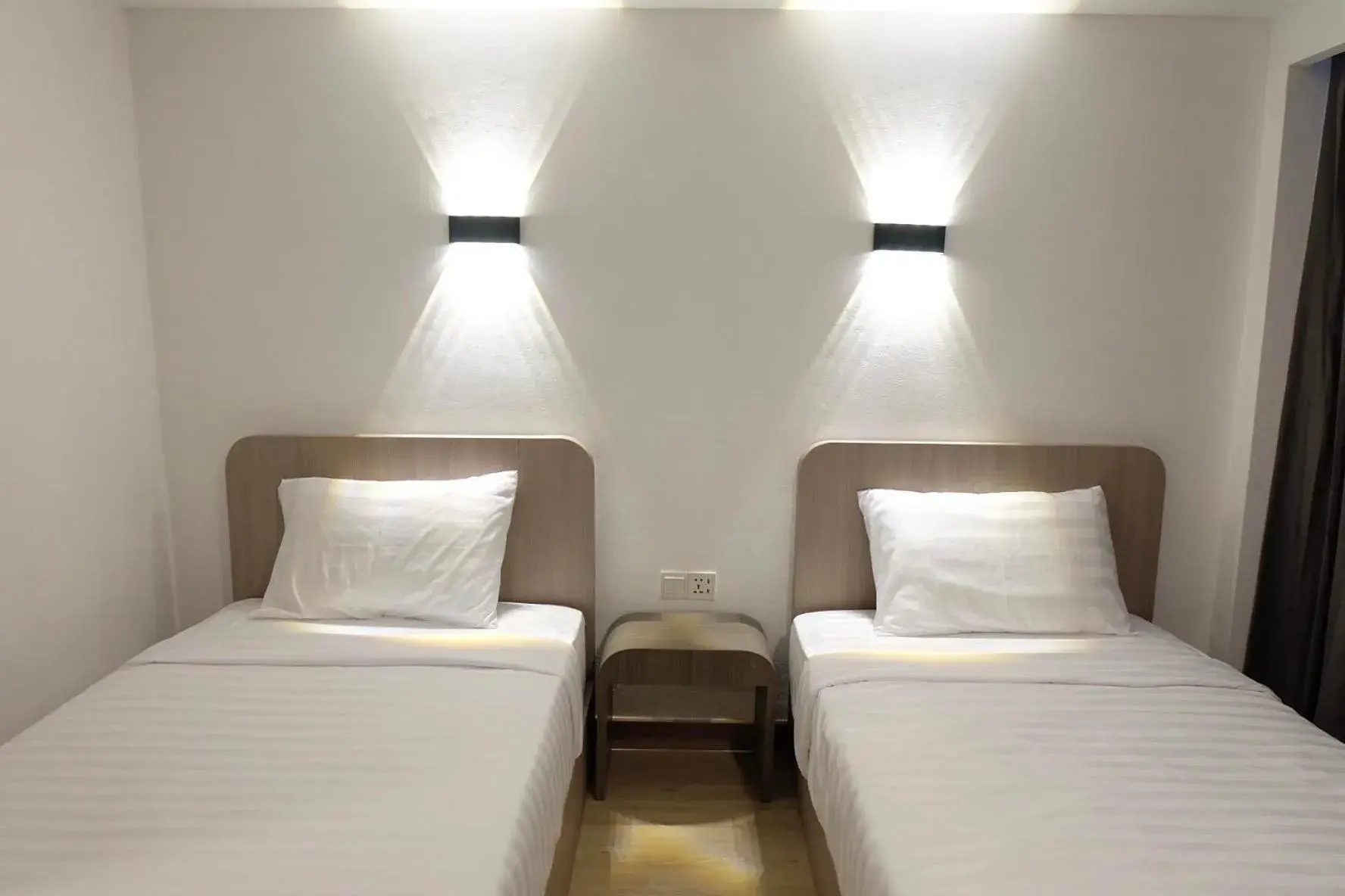 Standard Twin Room in U-Thong Hotel Standard Twin Room in U-Thong Hotel