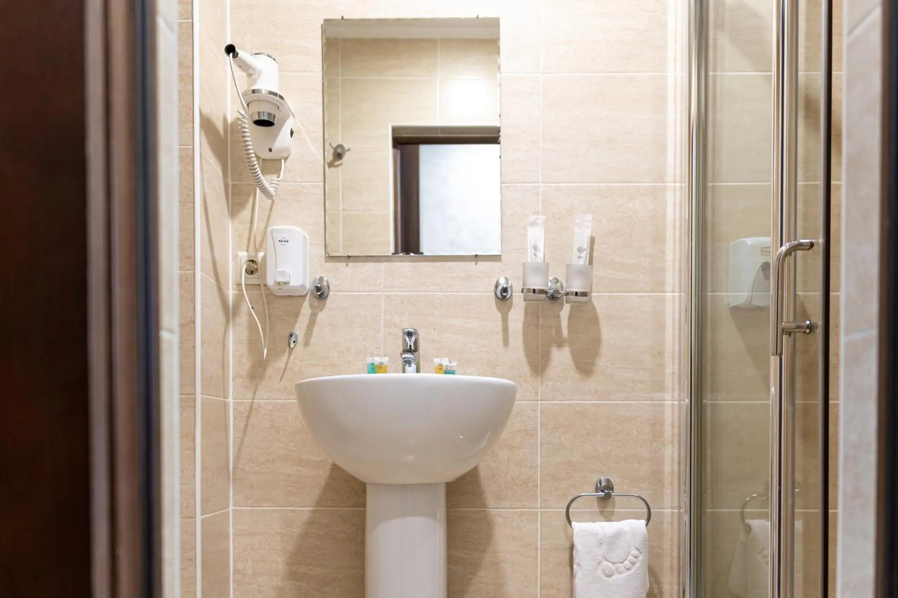 Superior Double or Twin Room with Courtyard View in MILDOM Express Superior Double or Twin Room with Courtyard View in MILDOM Express