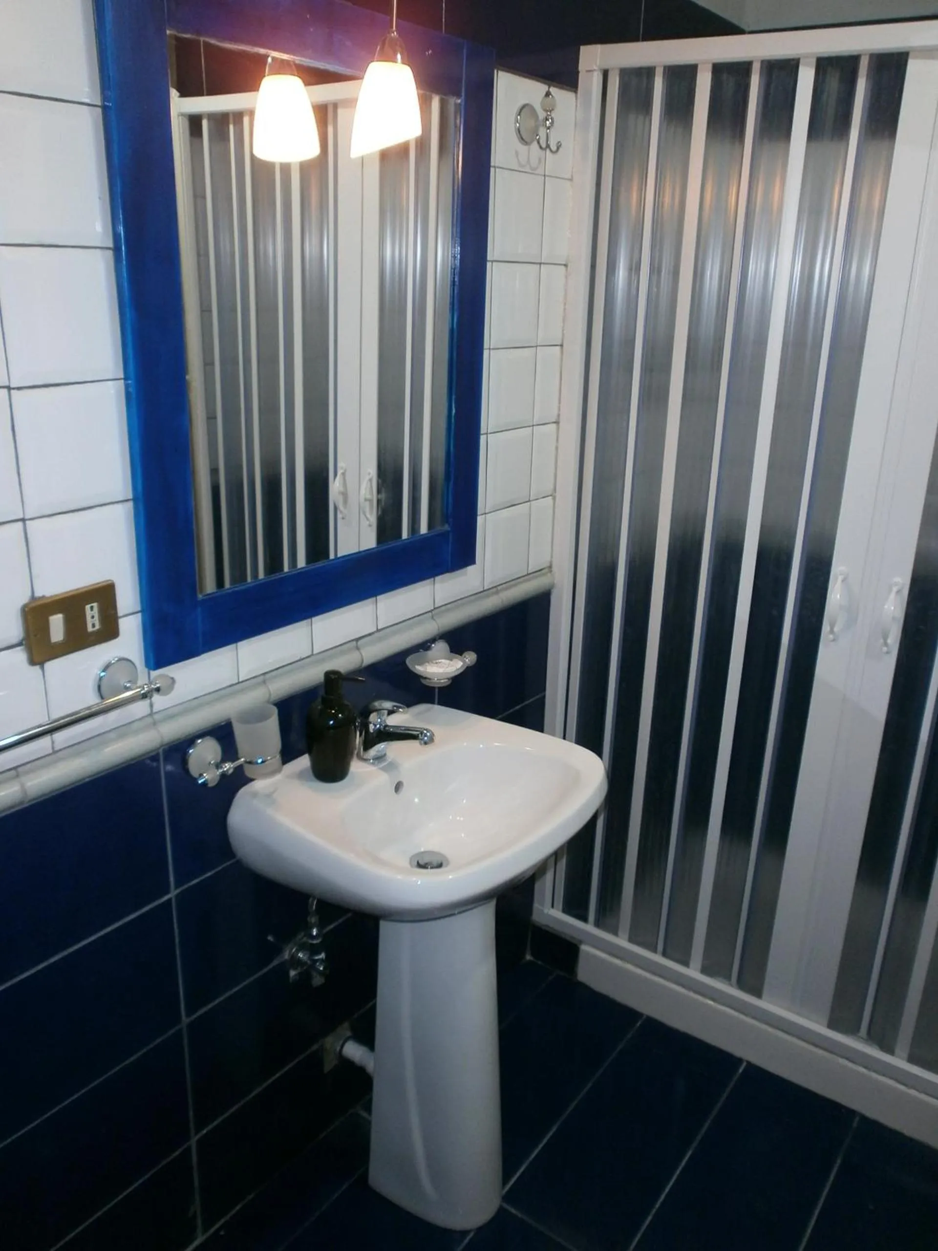 Bathroom in Salvone's house B&B