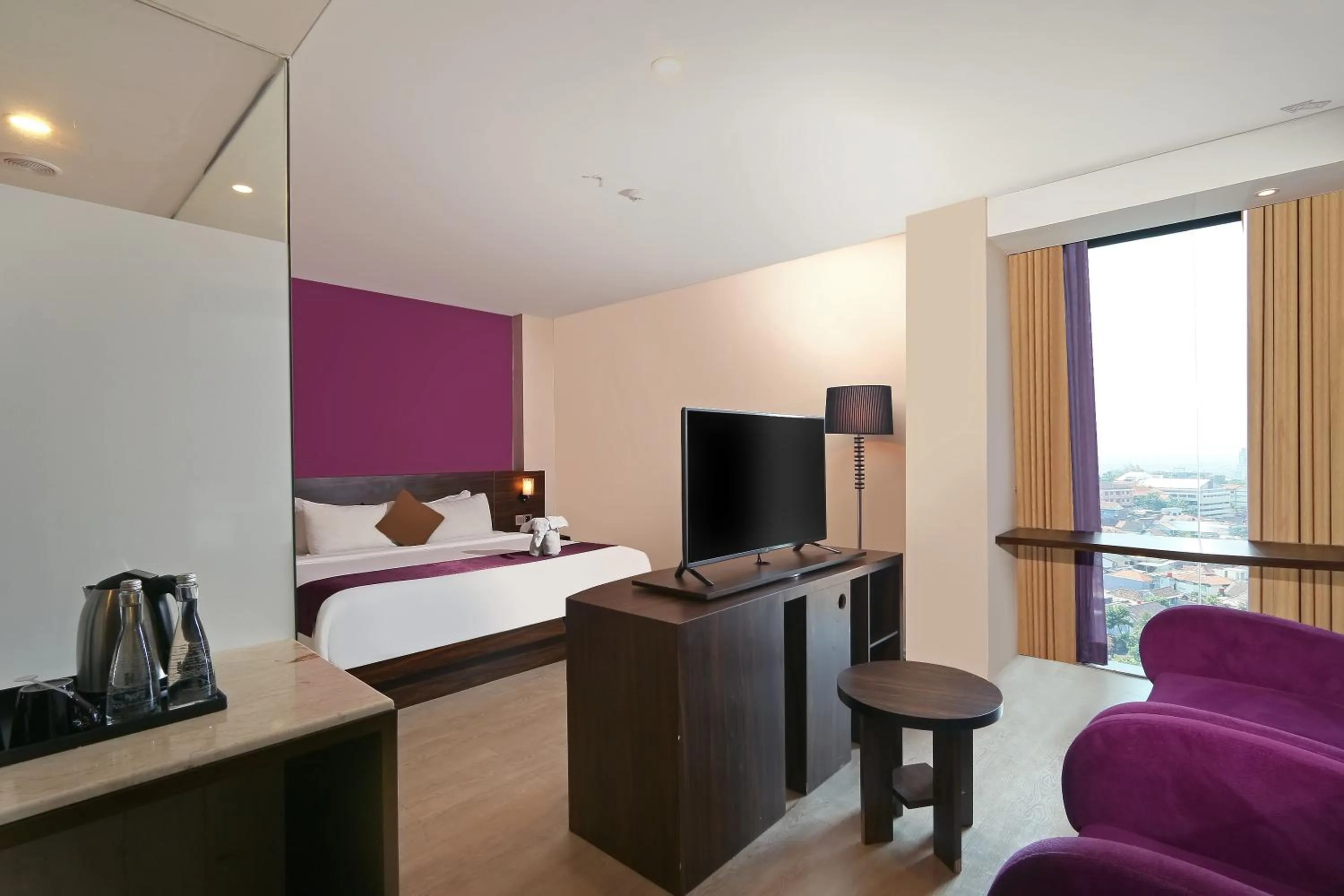 Bed in Grand Edge Hotel Semarang